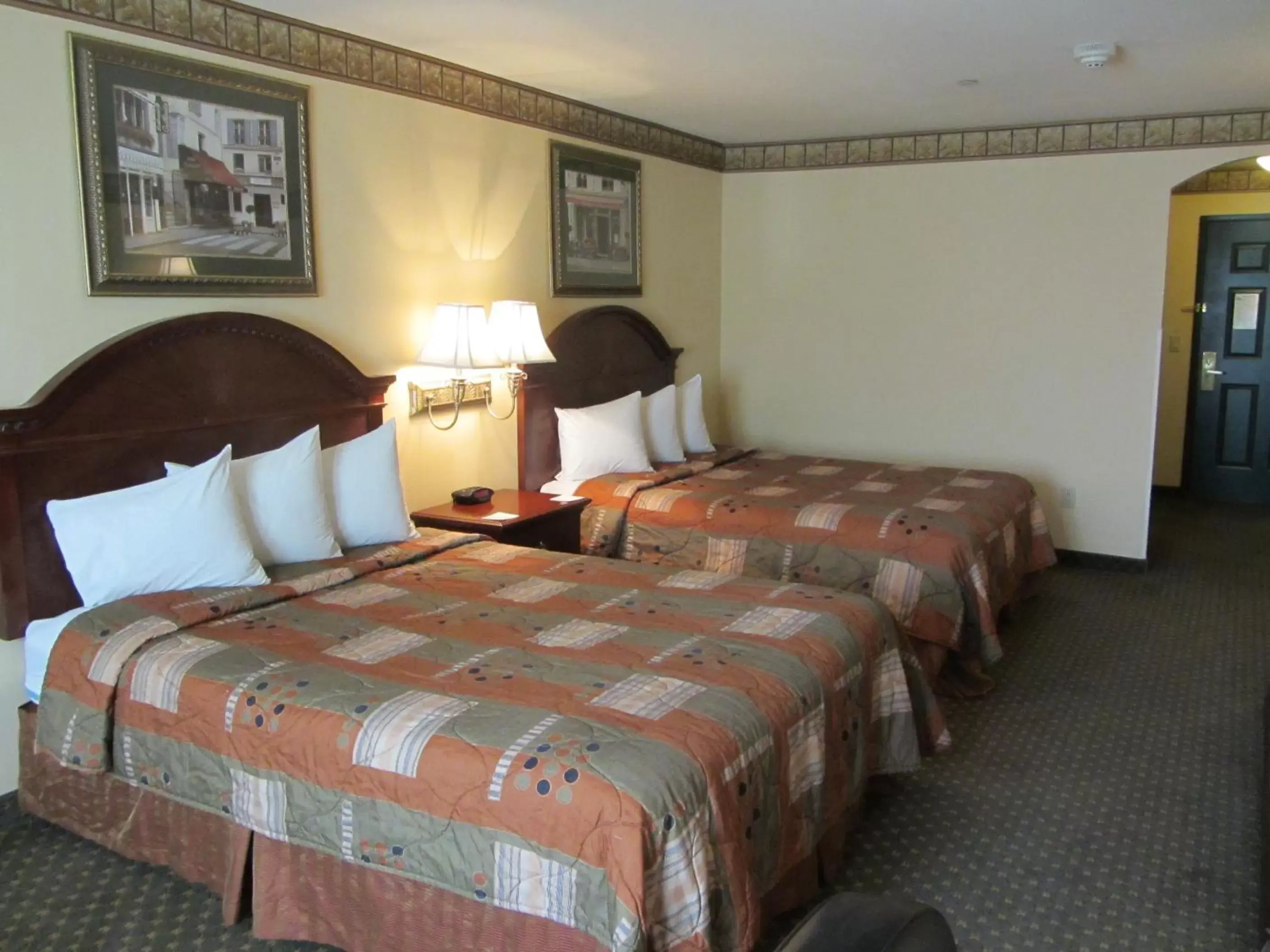 Queen Room with Two Queen Beds - Disability Access in Country Inn & Suites by Radisson, Amarillo I-40 West, TX