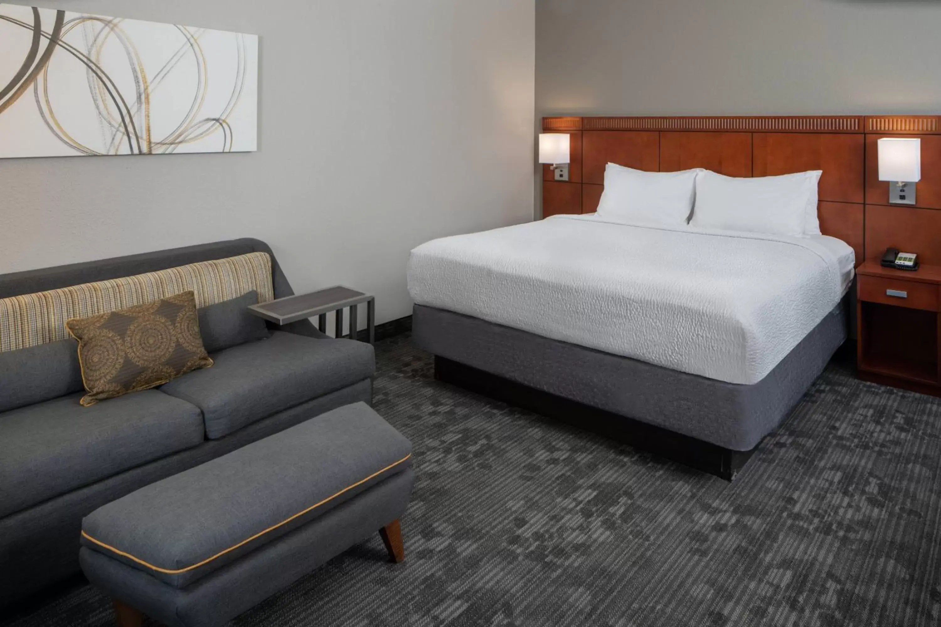Photo of the whole room, Bed in Courtyard by Marriott Nashville Airport