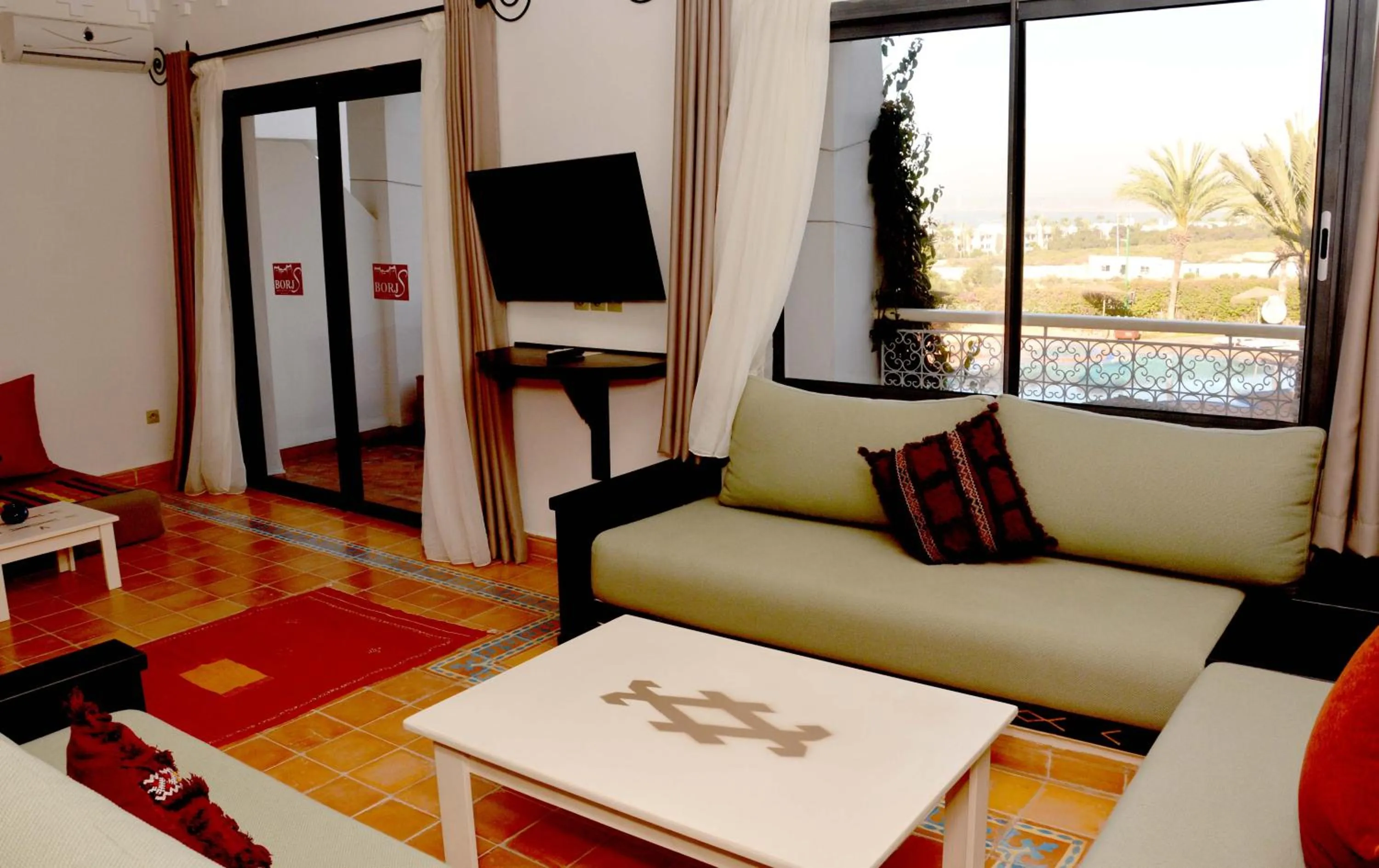 Living room in Borjs Hotel Suites & Spa