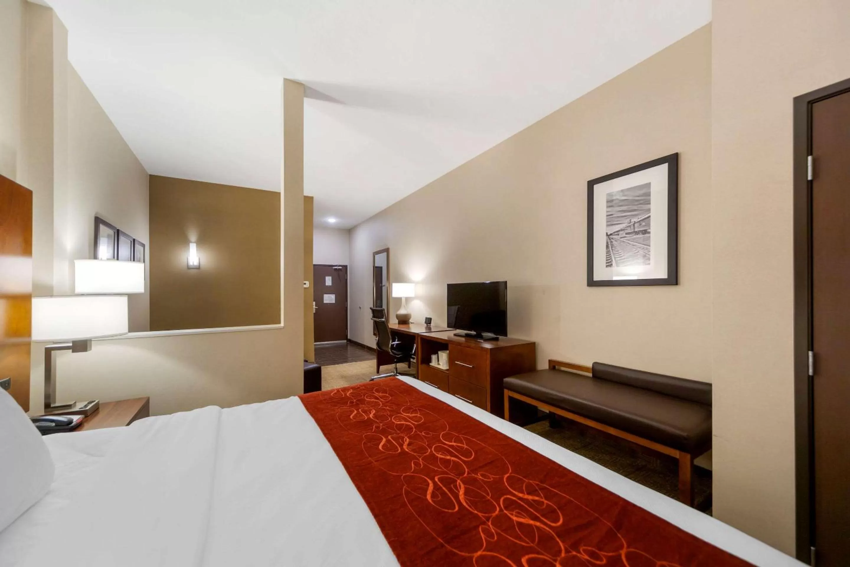 Bedroom, Bed in Comfort Suites