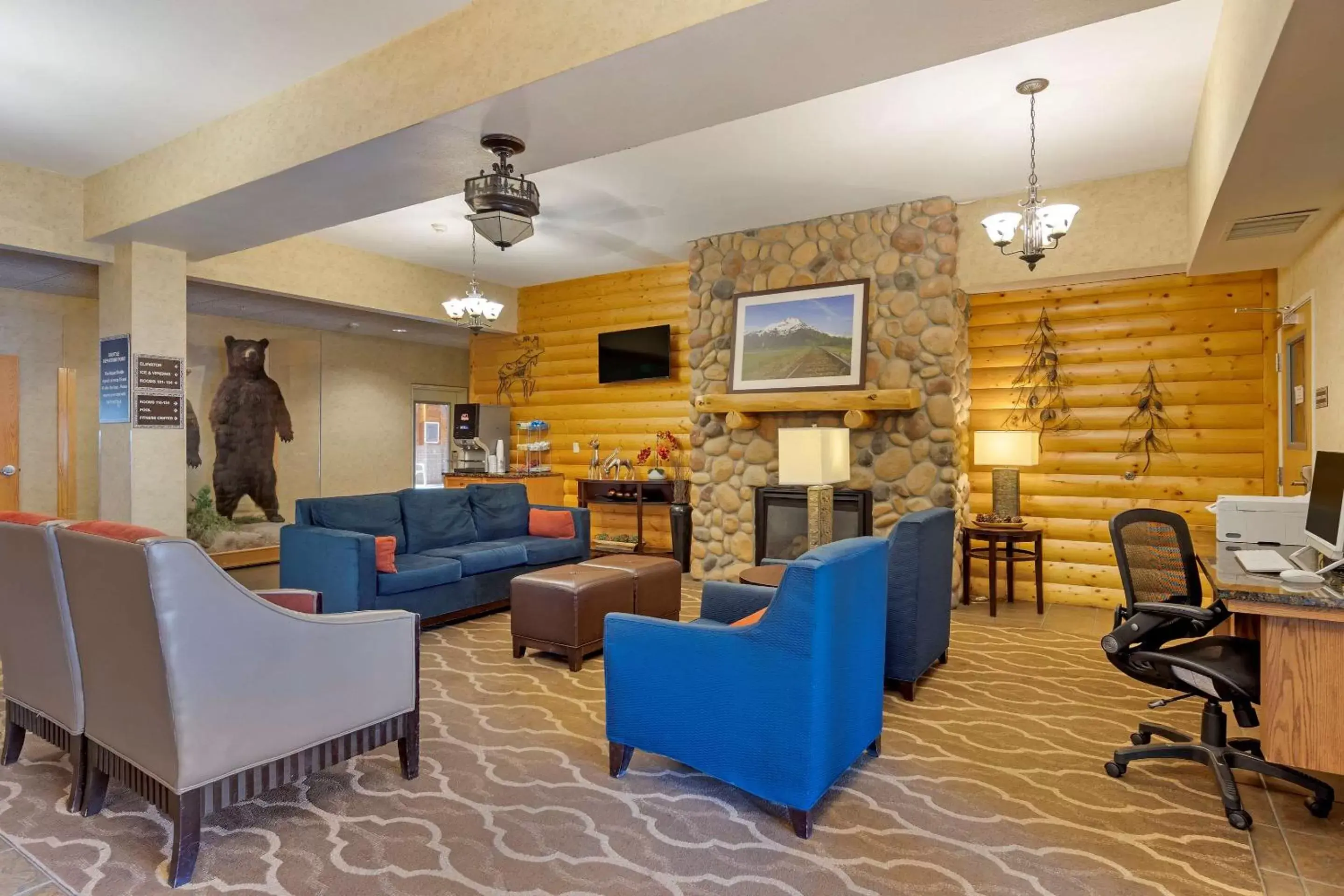Lobby or reception, Seating Area in Comfort Suites Anchorage International Airport