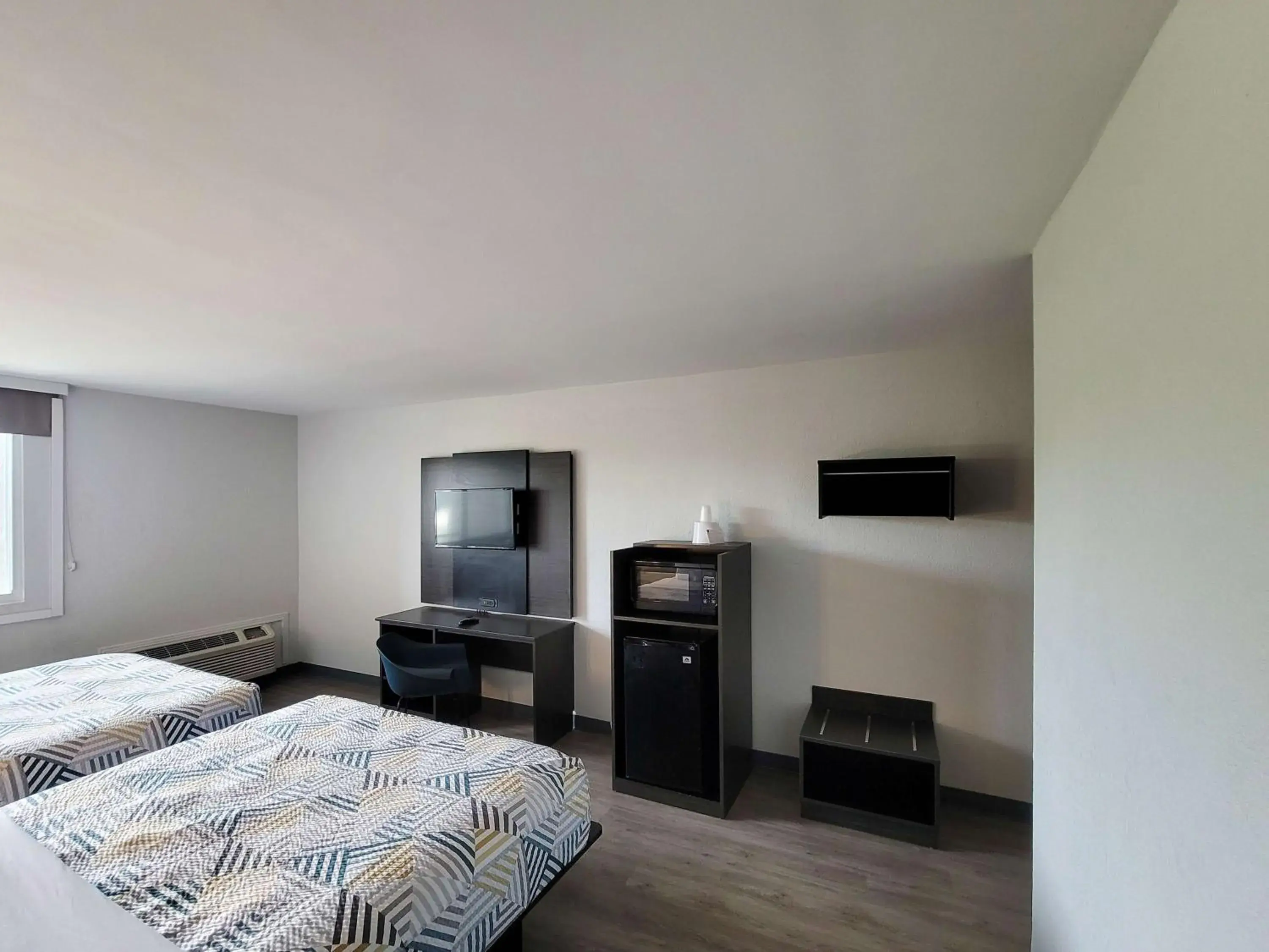 Bedroom, Bed in Motel 6 Jackson, TN Bedroom, Bed in Motel 6 Jackson, TN