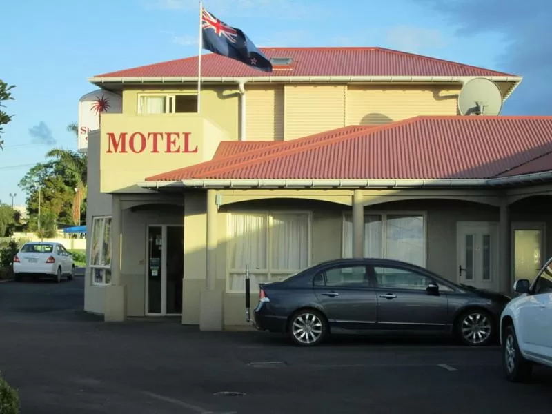 Facade/entrance in Shortland Court Motel