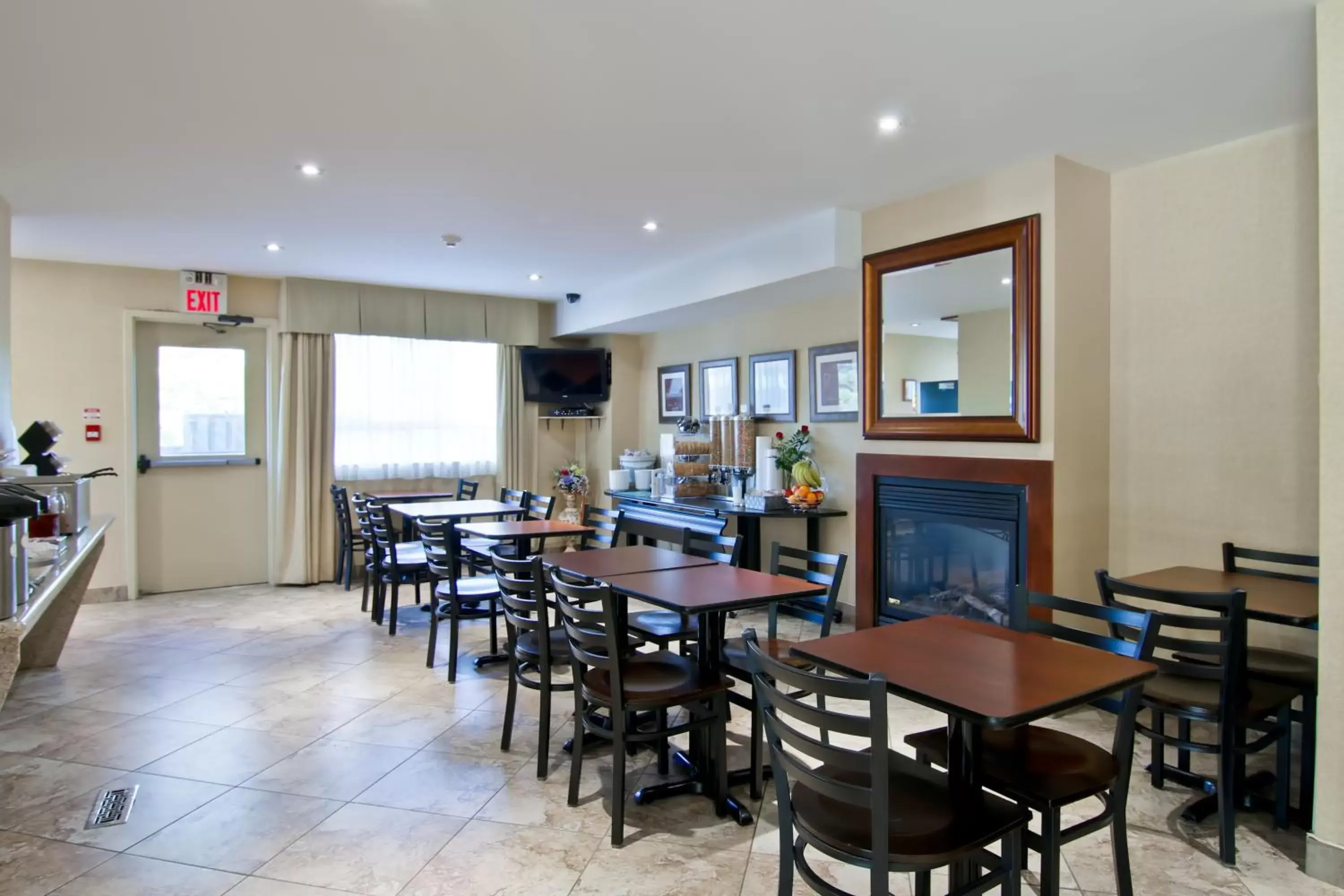 Staff, Restaurant/Places to Eat in Travelodge by Wyndham Trenton