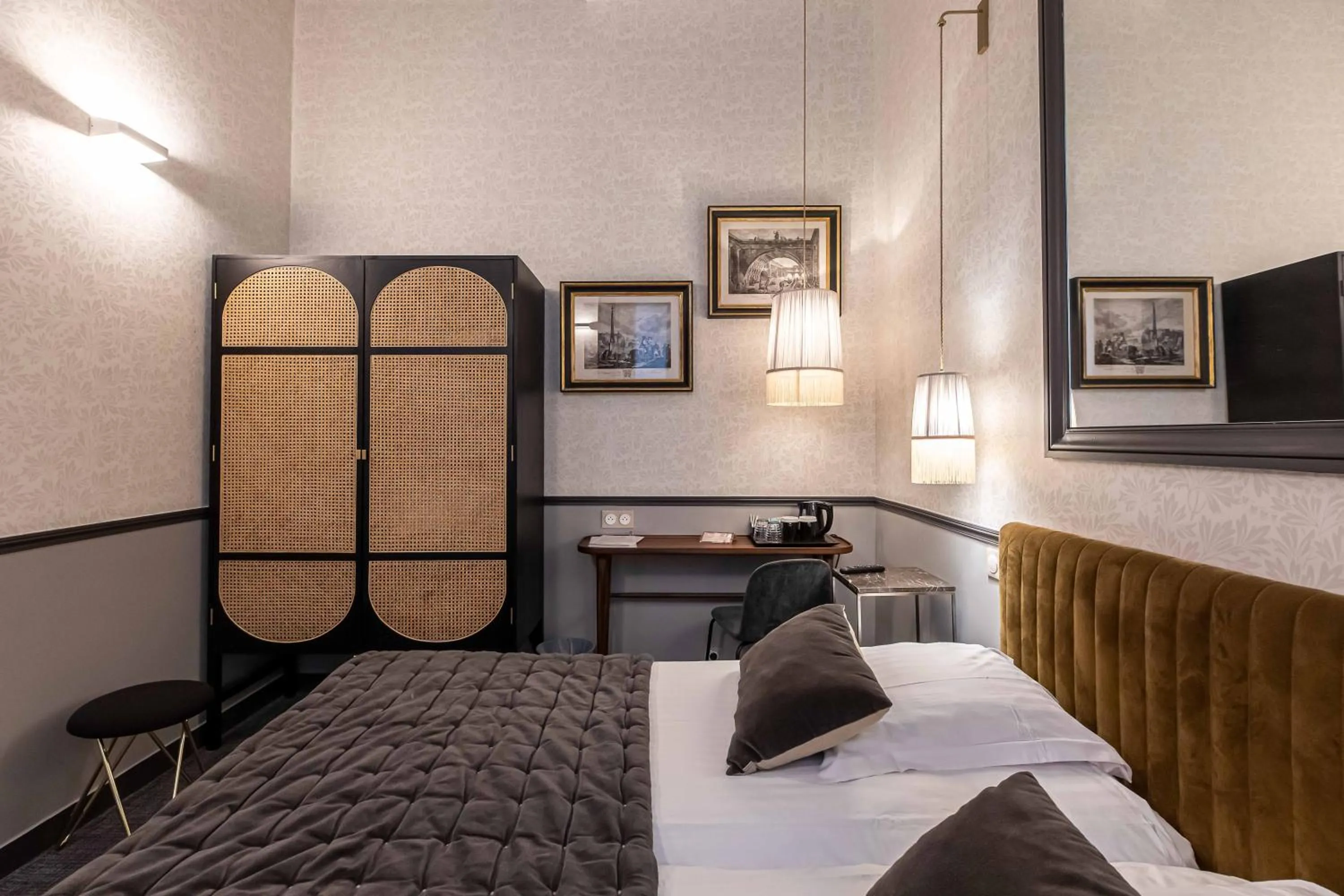 Bedroom, Bed in Dauphine Saint Germain