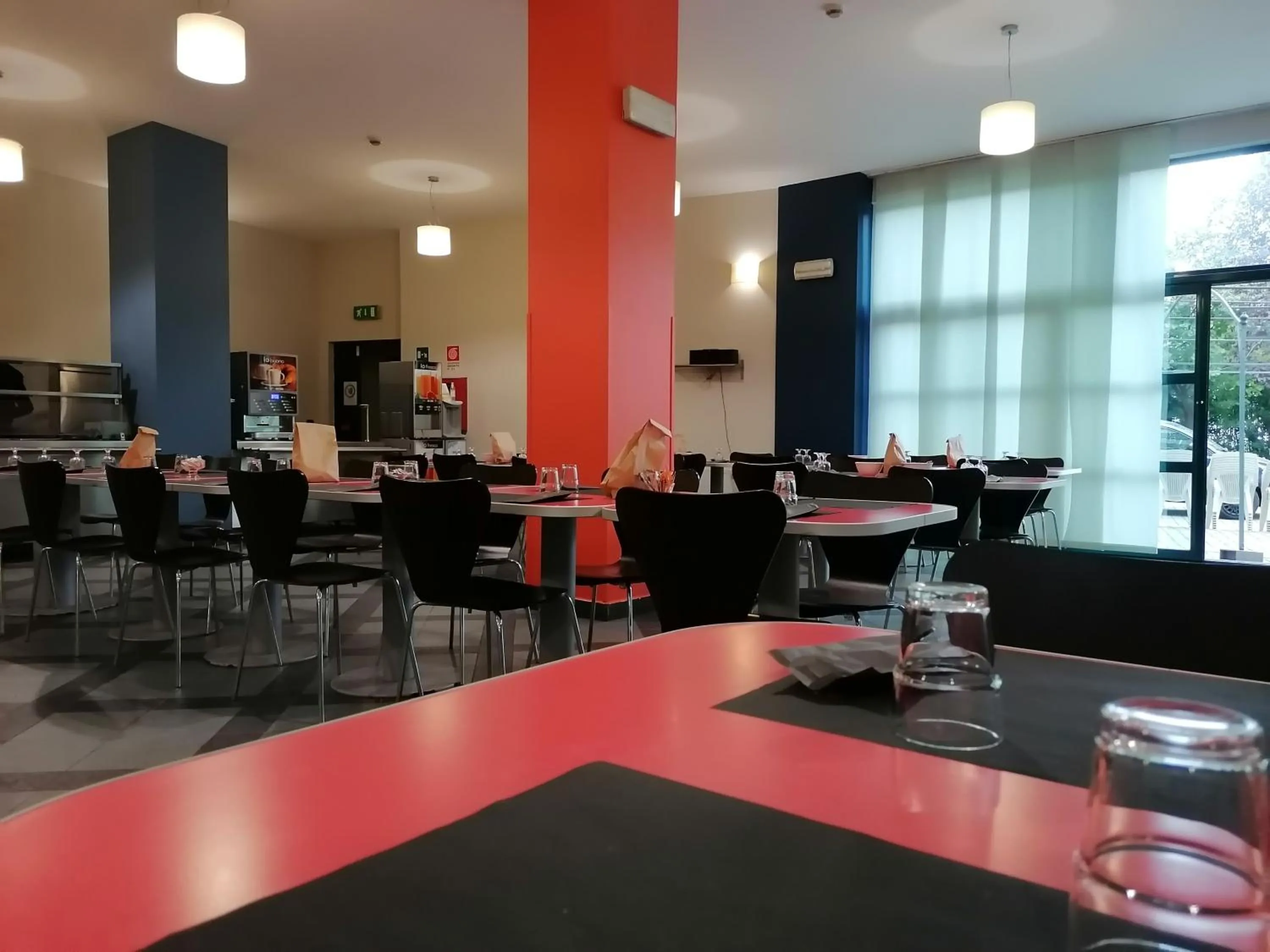 Restaurant/places to eat in Open011