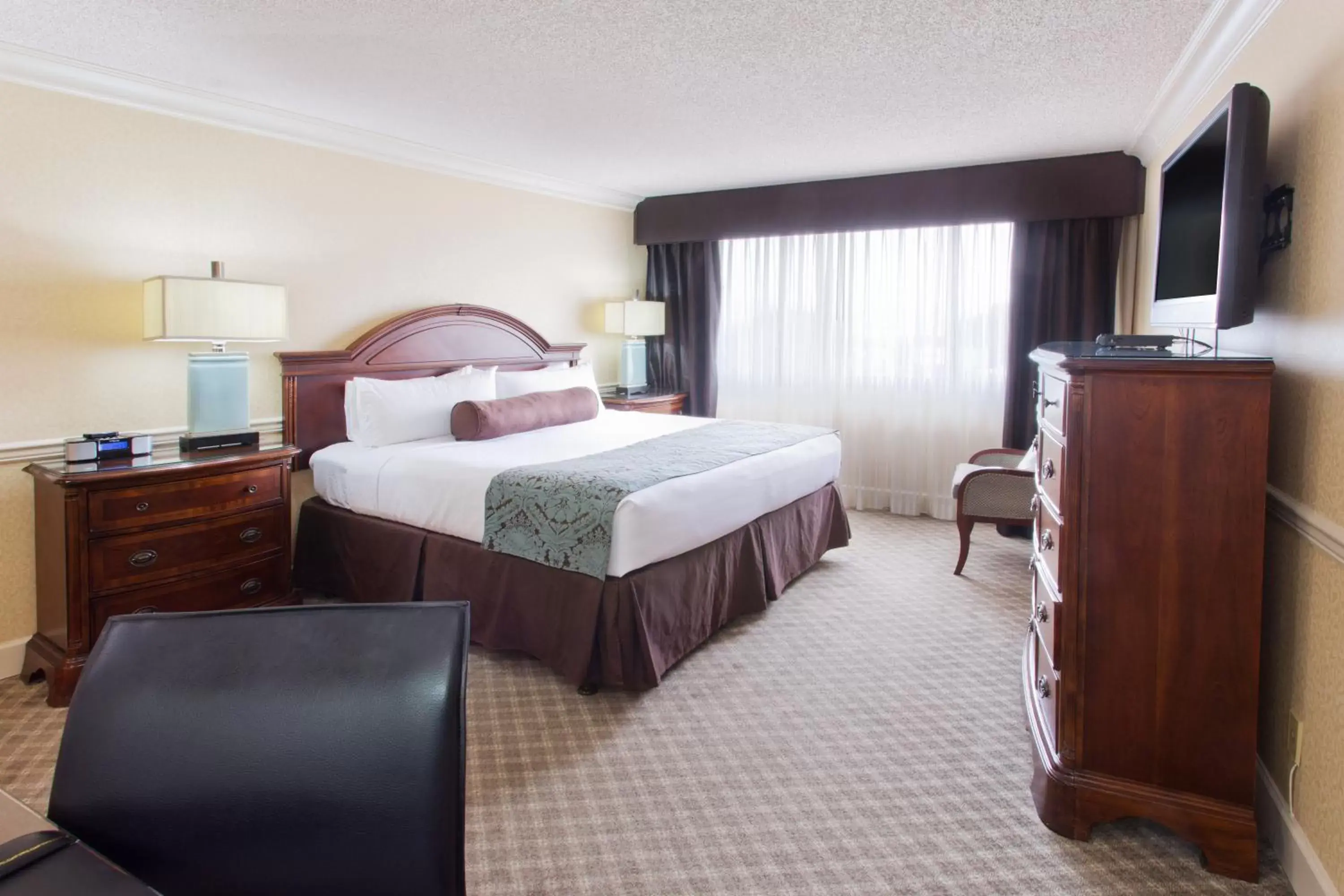 Photo of the whole room, Bed in Crowne Plaza Hotel Portland-Downtown Convention Center, an IHG Hotel