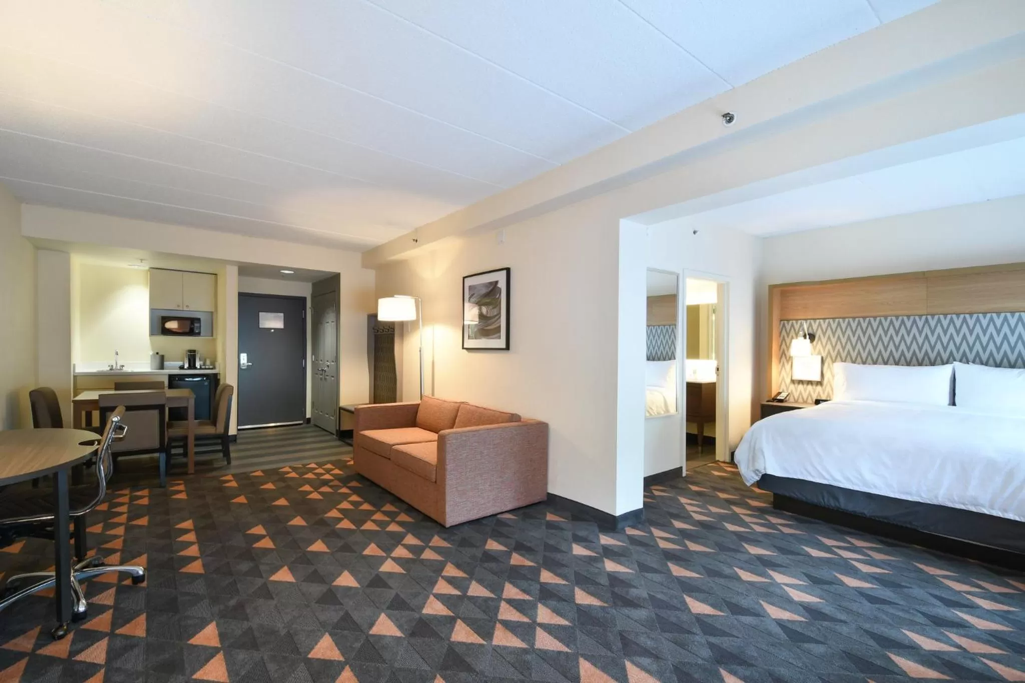 Photo of the whole room, Bed in Holiday Inn Fredericksburg - Conference Center by IHG