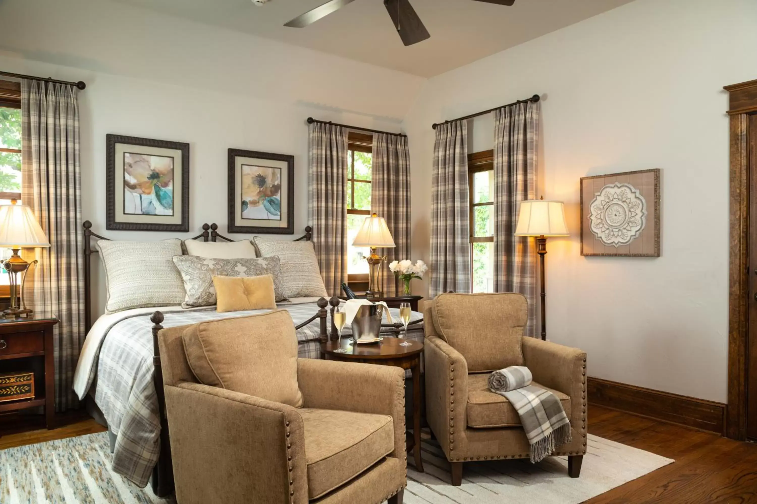 Basic Double or Twin Room in Inn on Lake Granbury a Boutique Hotel Basic Double or Twin Room in Inn on Lake Granbury a Boutique Hotel