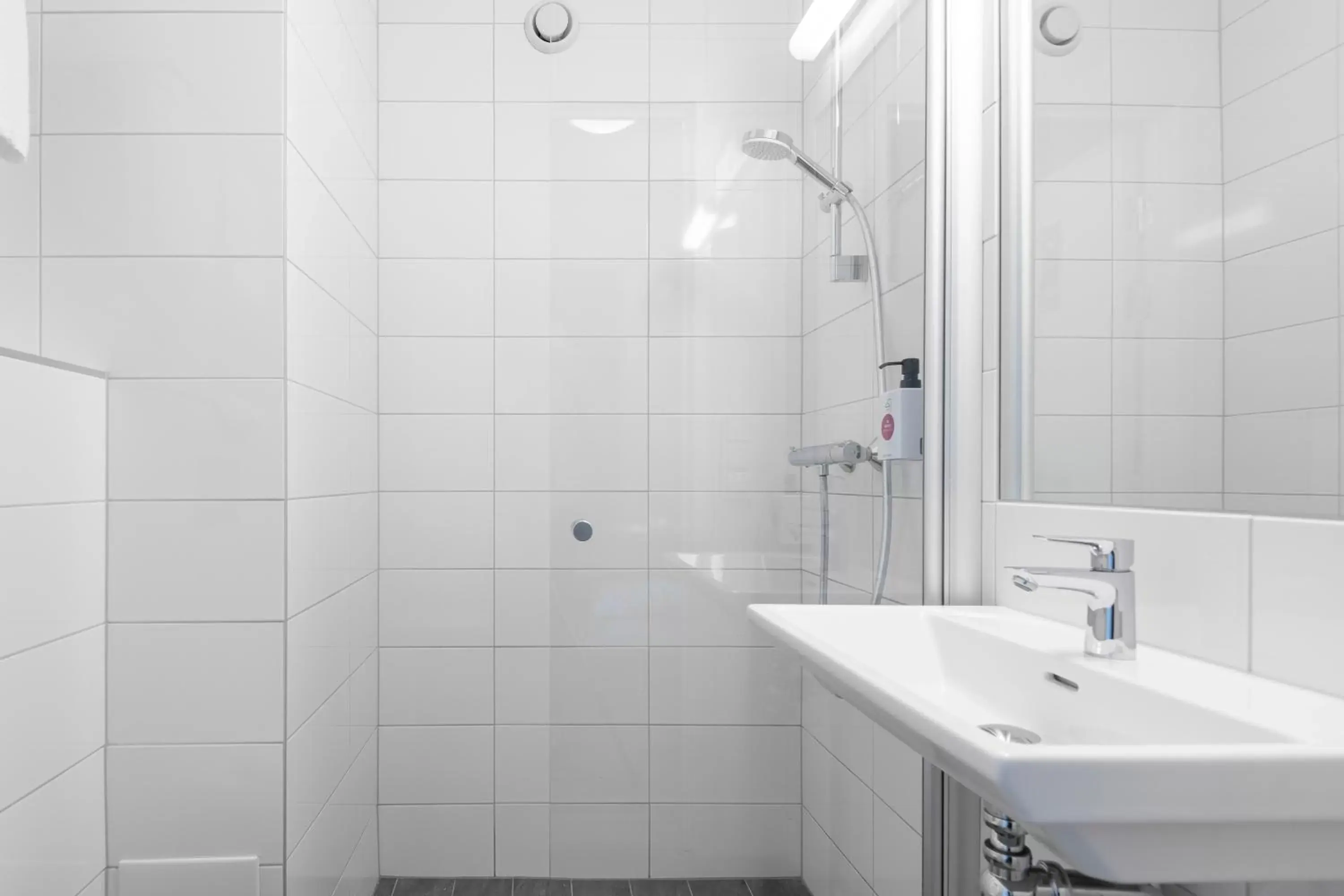 Bathroom in Quality Hotel Prisma