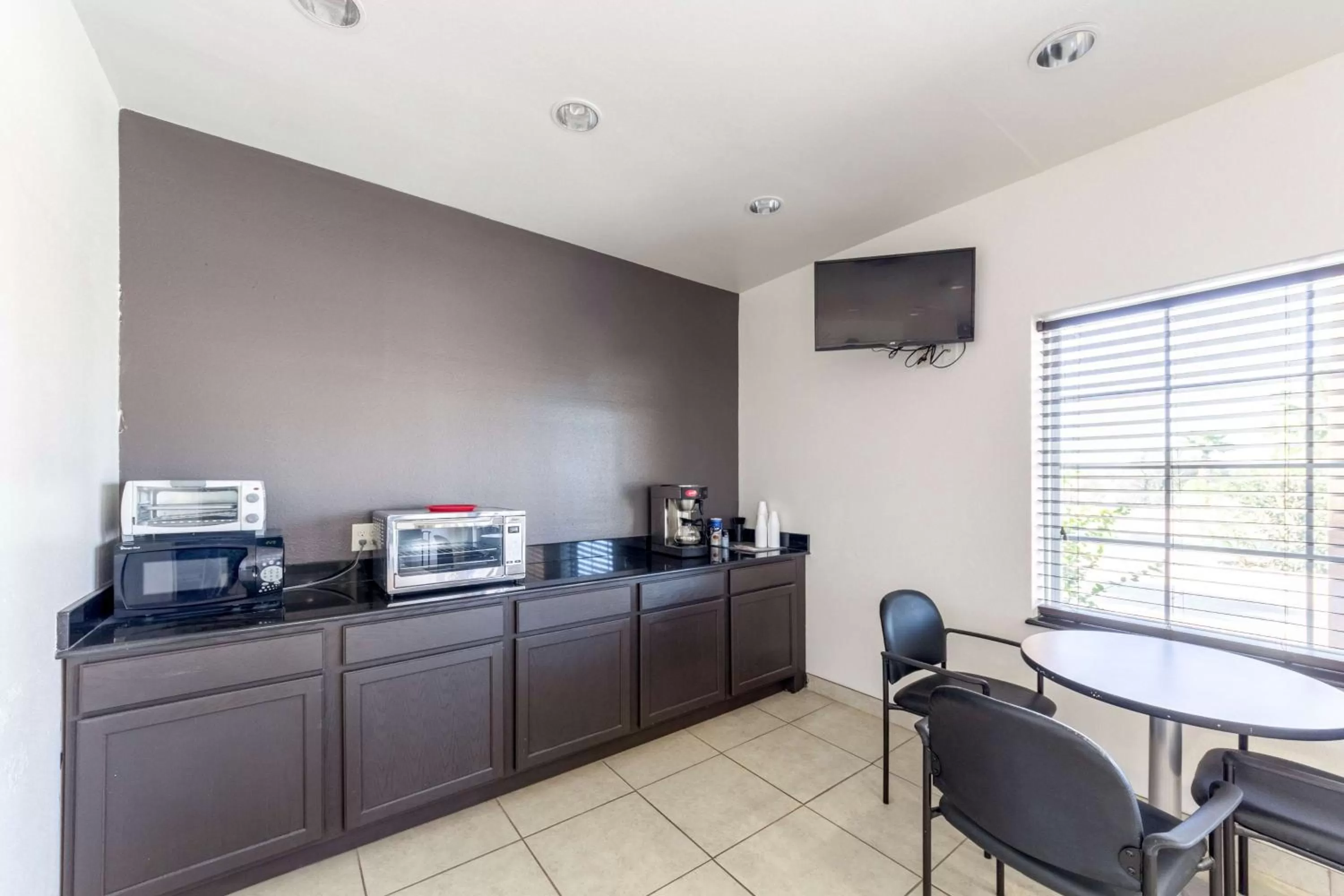 Lobby or reception in Super 8 by Wyndham Kenedy