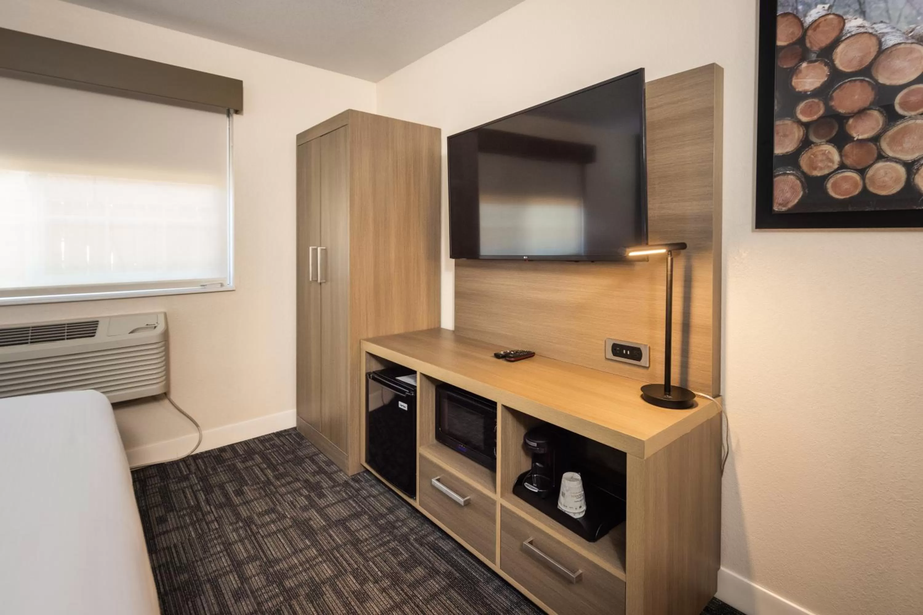 TV and multimedia in Comfort Inn Hayward - Union City