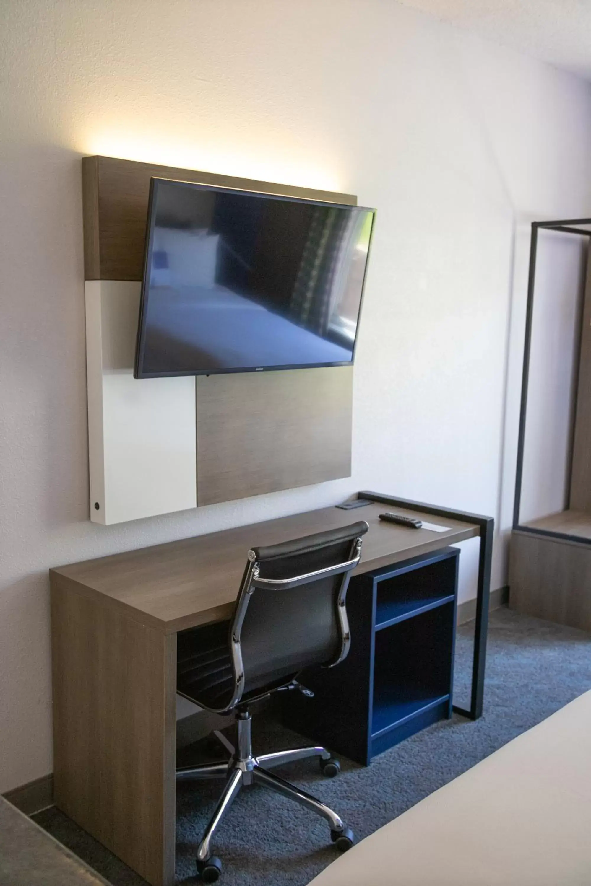 TV and multimedia, TV/Entertainment Center in Comfort Inn Sioux City South