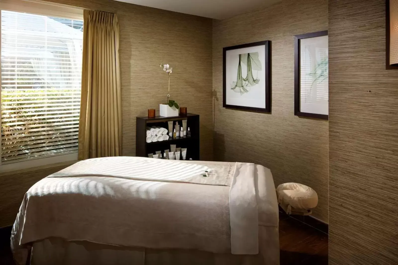 Spa and wellness centre/facilities, Bed in Hilton Fort Lauderdale Beach Resort