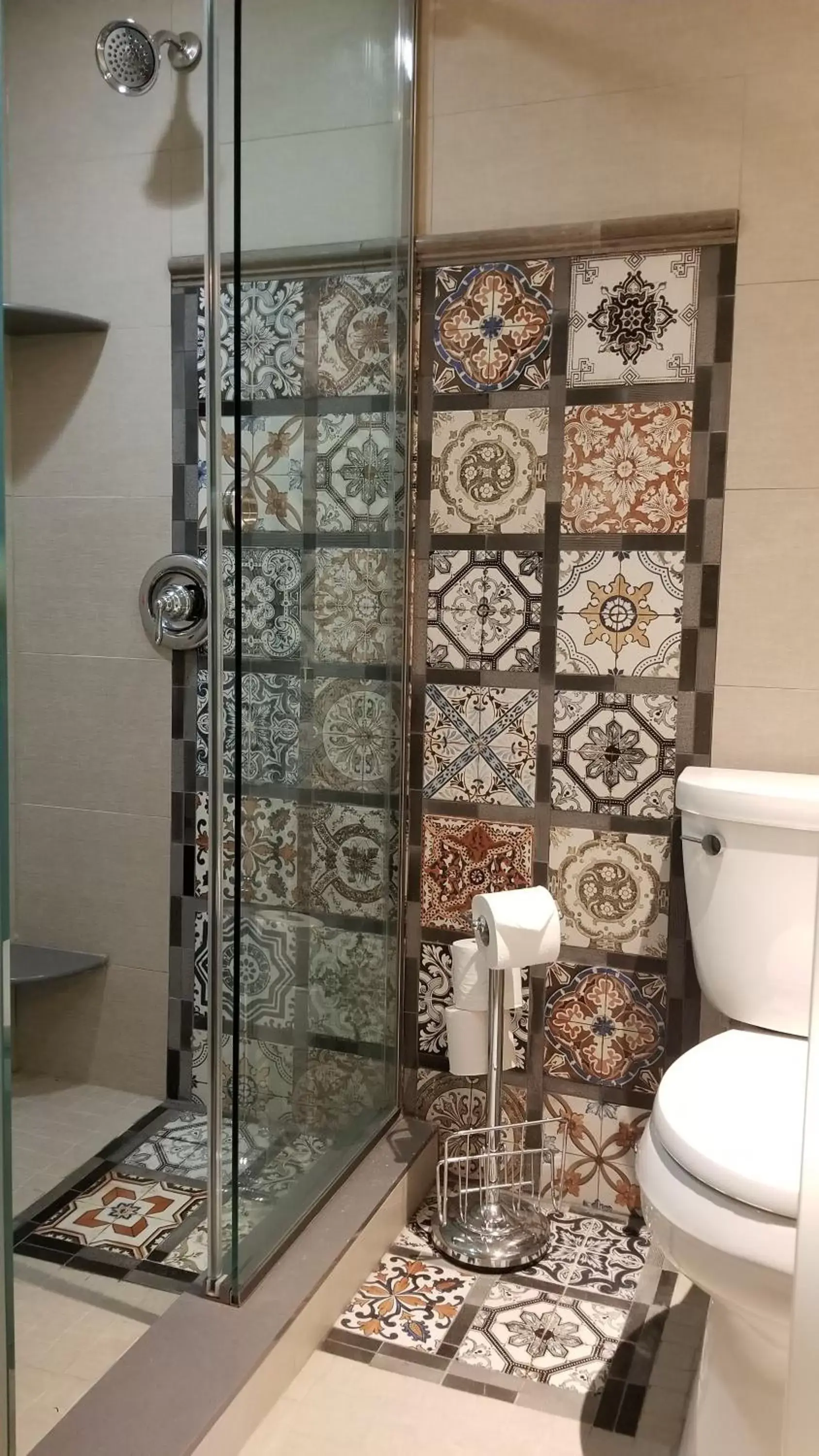 Twin Room with Shower in Bondy House Bed & Breakfast Twin Room with Shower in Bondy House Bed & Breakfast