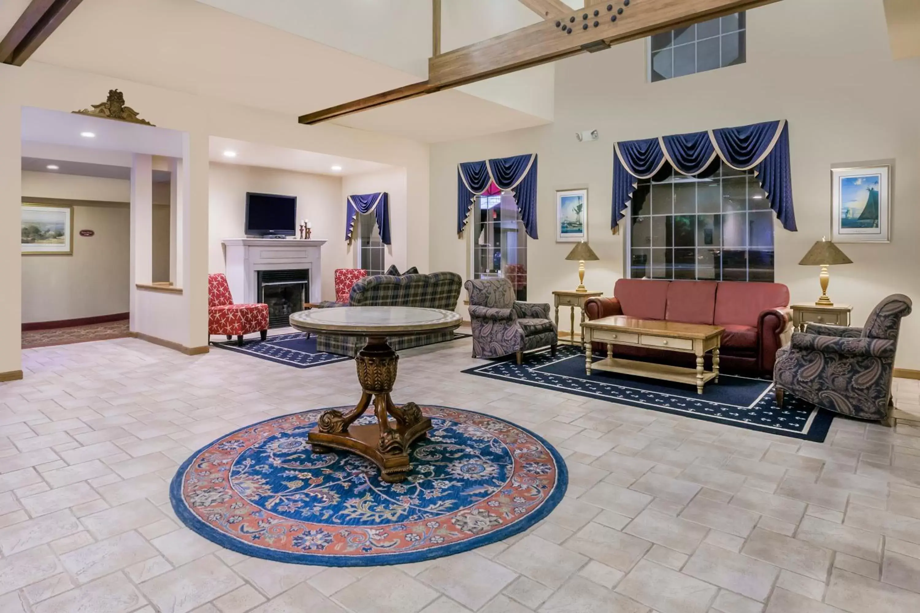 Lobby or reception, Lounge/Bar in Howard Johnson by Wyndham Mystic