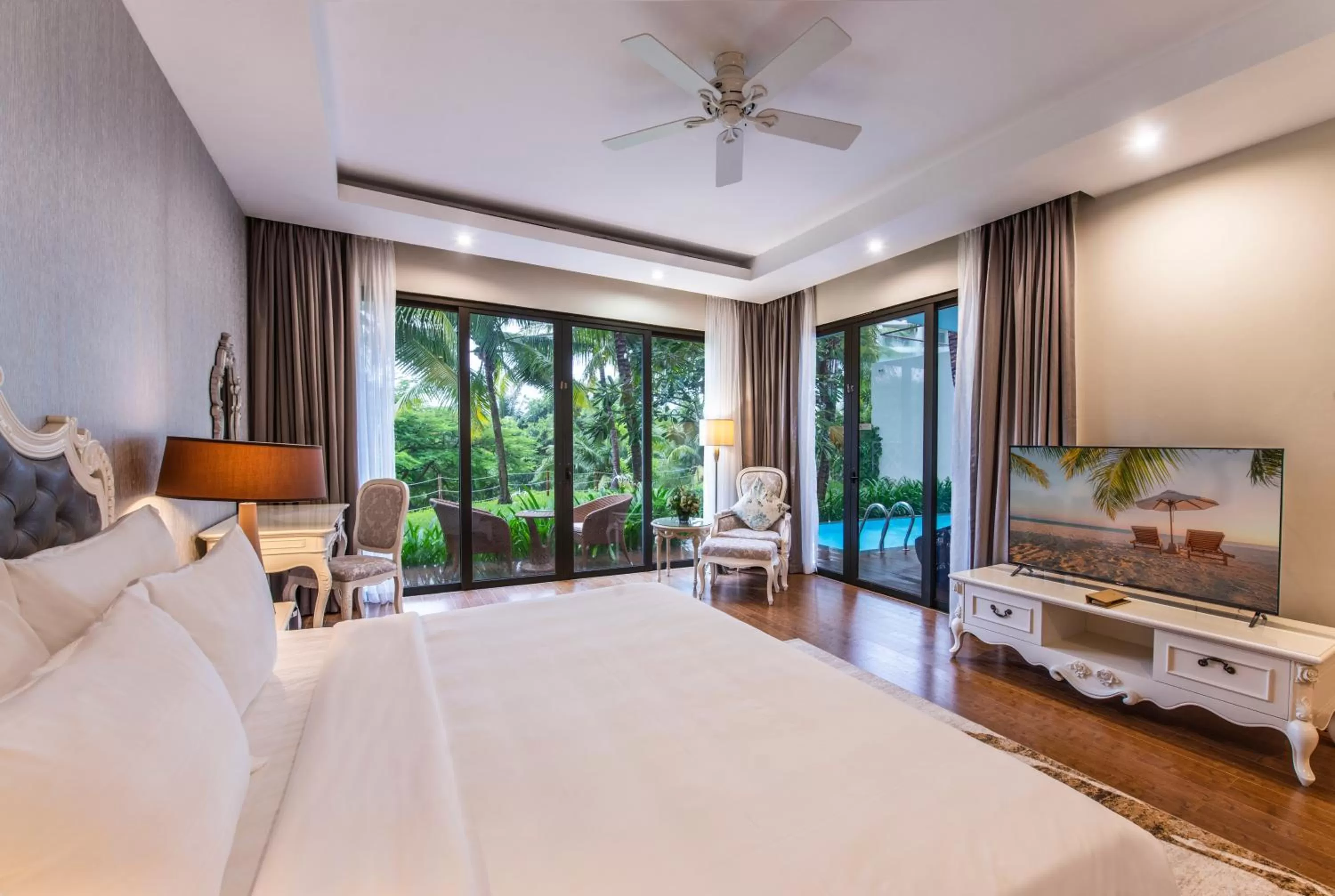 Bedroom, Bed in Vinpearl Resort & Spa Nha Trang Bay