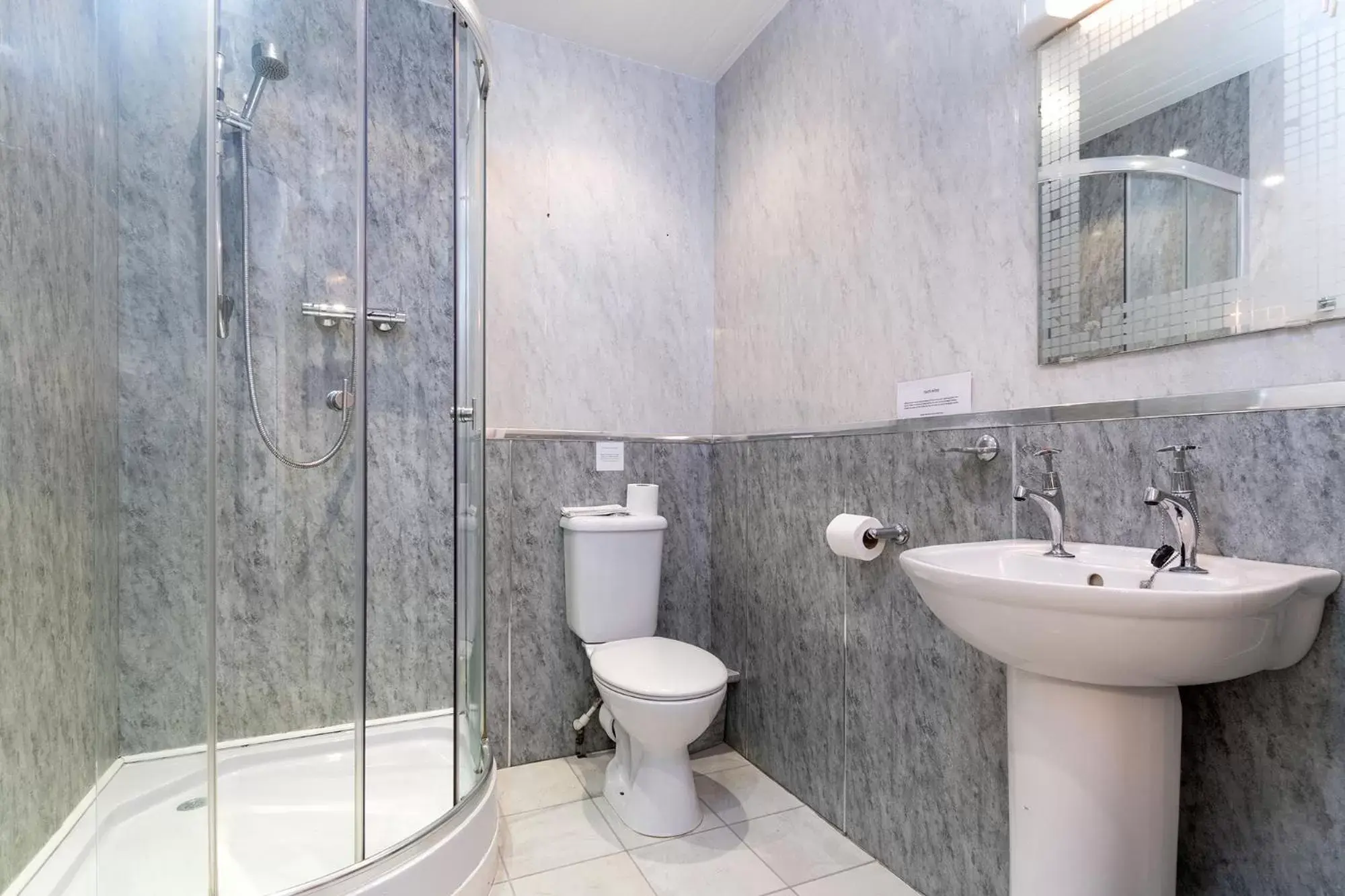 Shower, Bathroom in Lansdowne House with Private Car Park