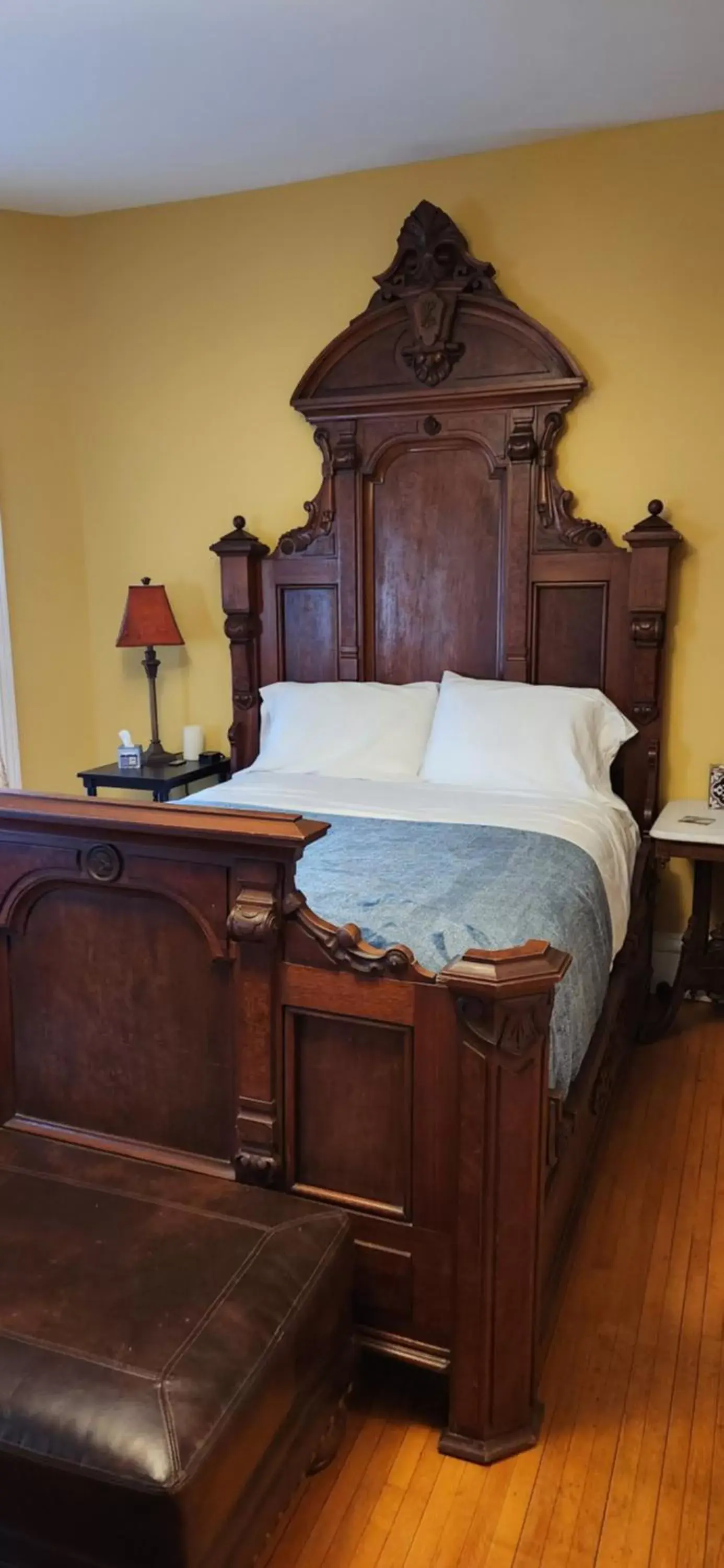 Bed in Oaklawn Inn