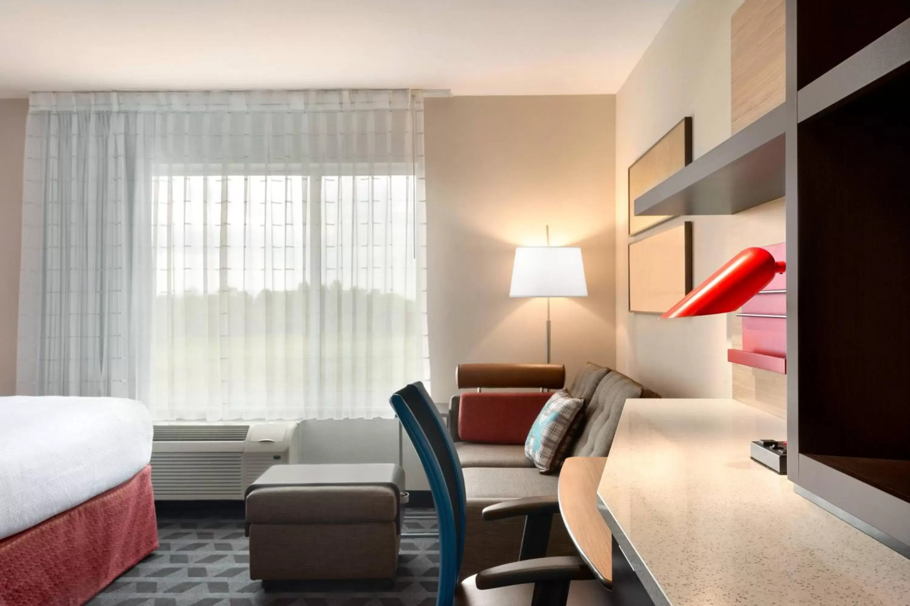 Bedroom, Seating Area in TownePlace Suites by Marriott Milwaukee Grafton