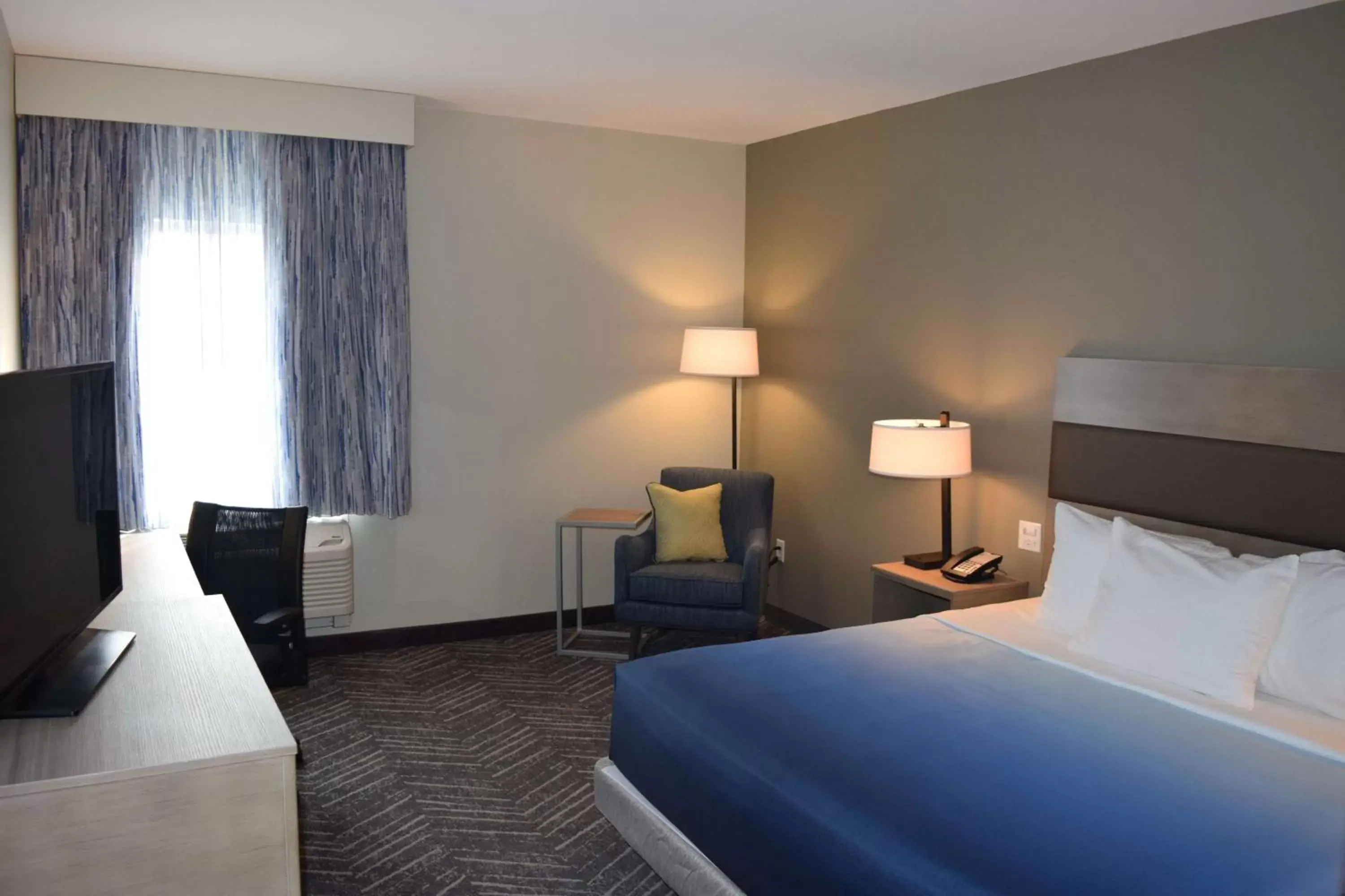 King Room - Non-Smoking in La Quinta Inn & Suites by Wyndham Middletown-Goshen King Room - Non-Smoking in La Quinta Inn & Suites by Wyndham Middletown-Goshen