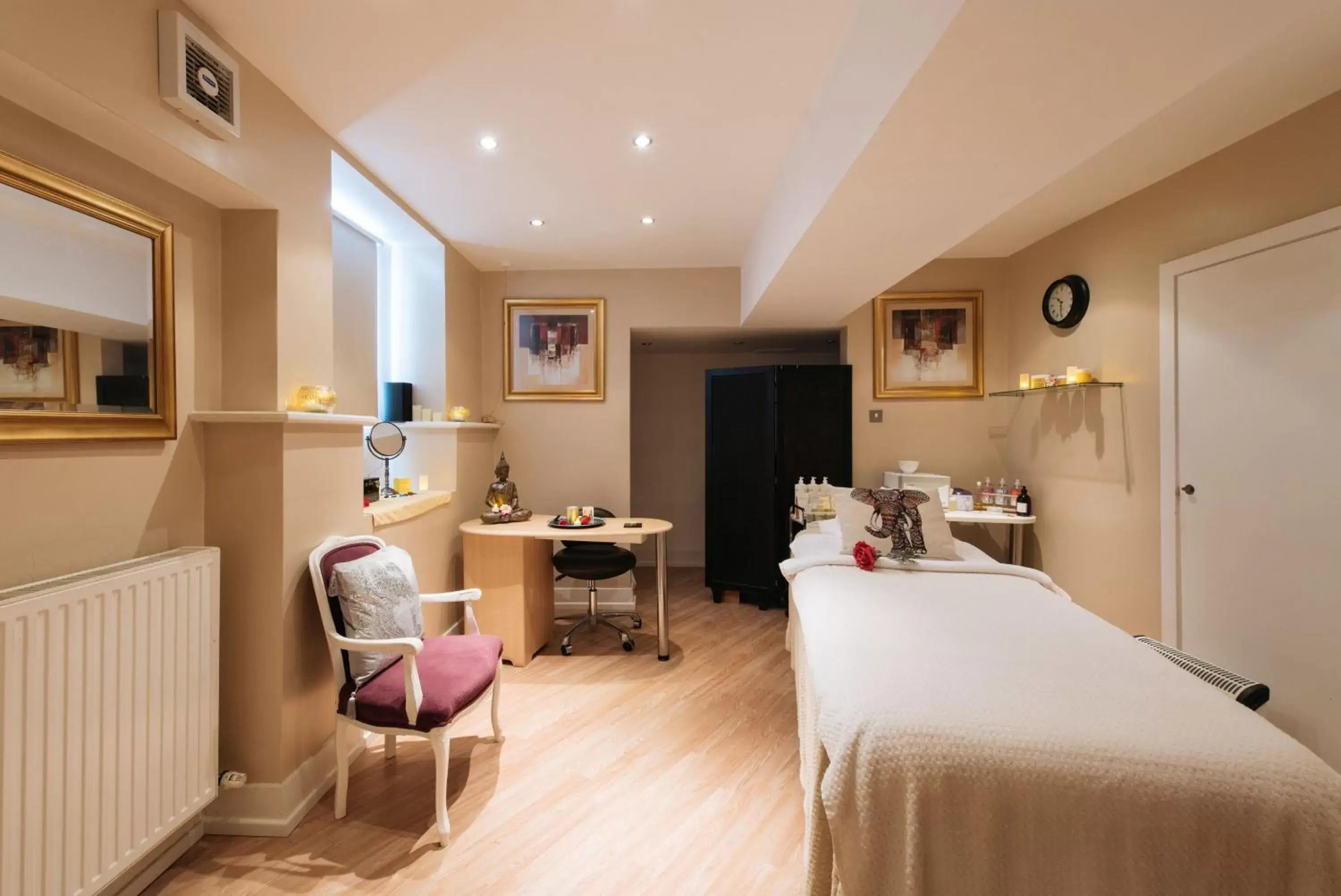 Massage, Bed in The Palace Hotel Massage, Bed in The Palace Hotel