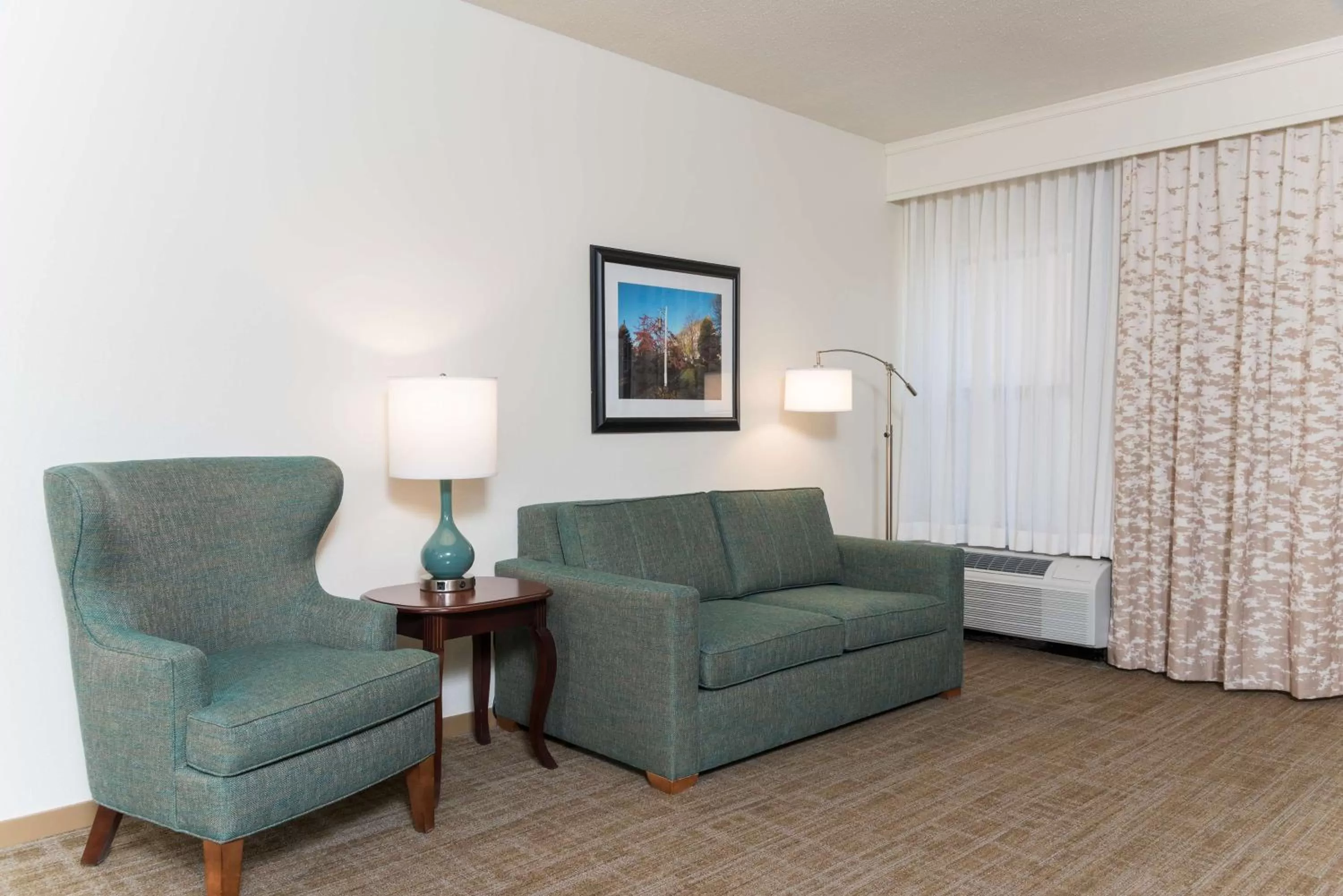 Living room in Hampton Inn East Lansing