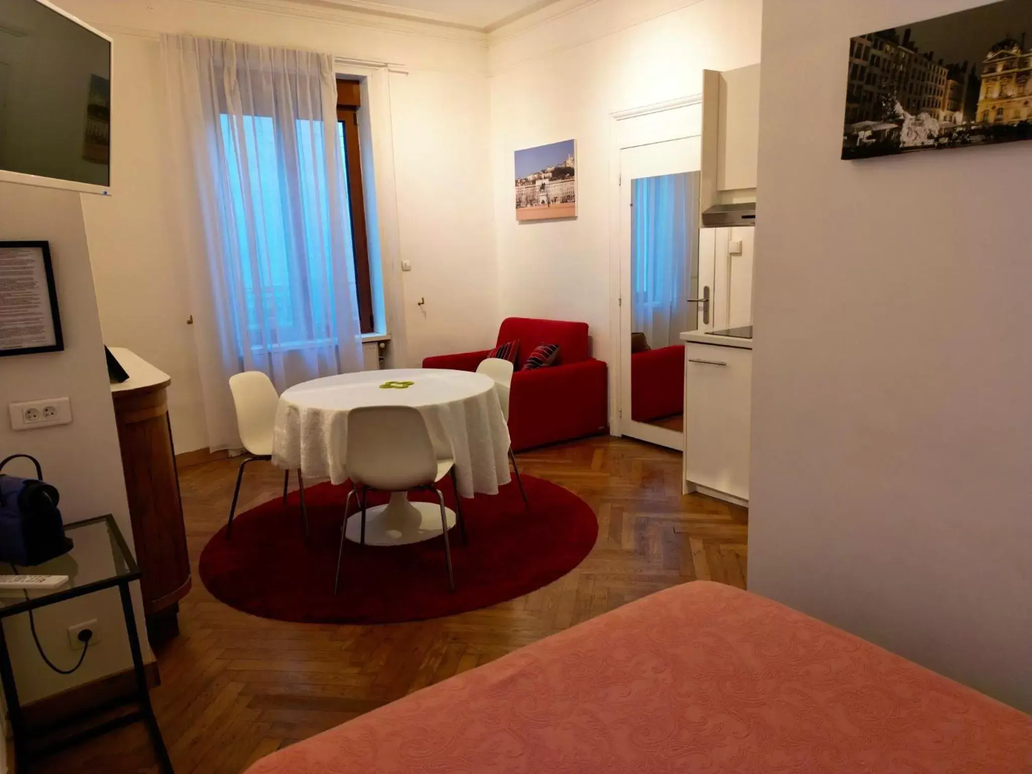 Dining Area in B&B "Clos Feuillat"