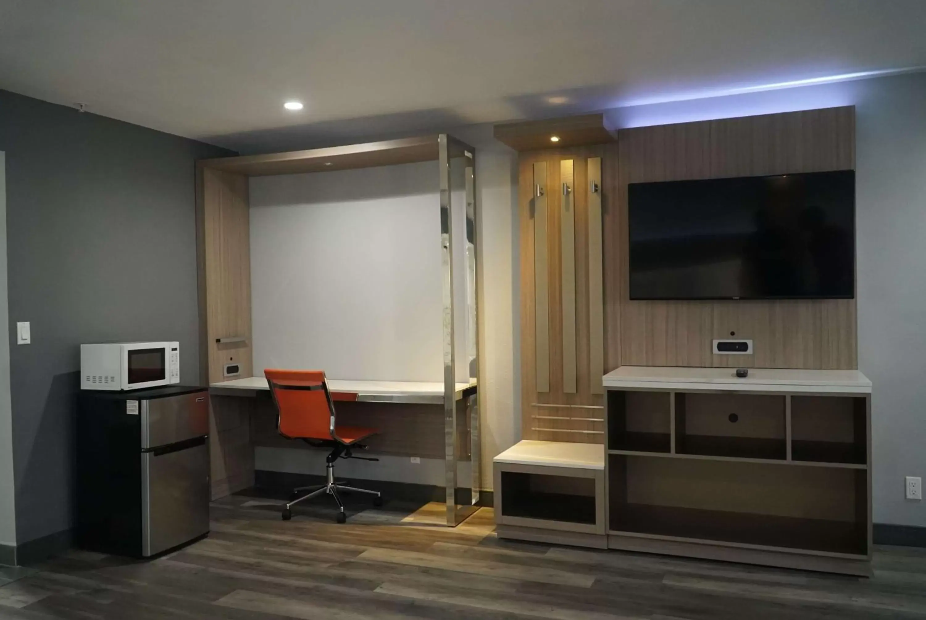 TV and multimedia, TV/Entertainment Center in Travelodge by Wyndham Whittier