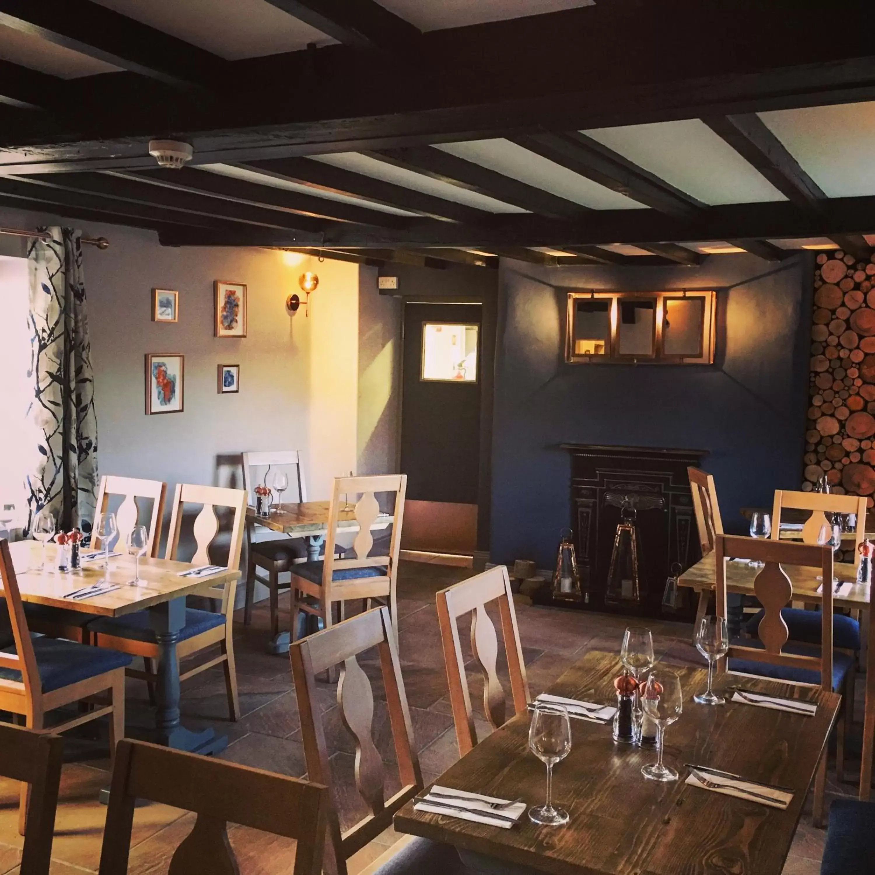 Restaurant/Places to Eat in The Greyhound Inn