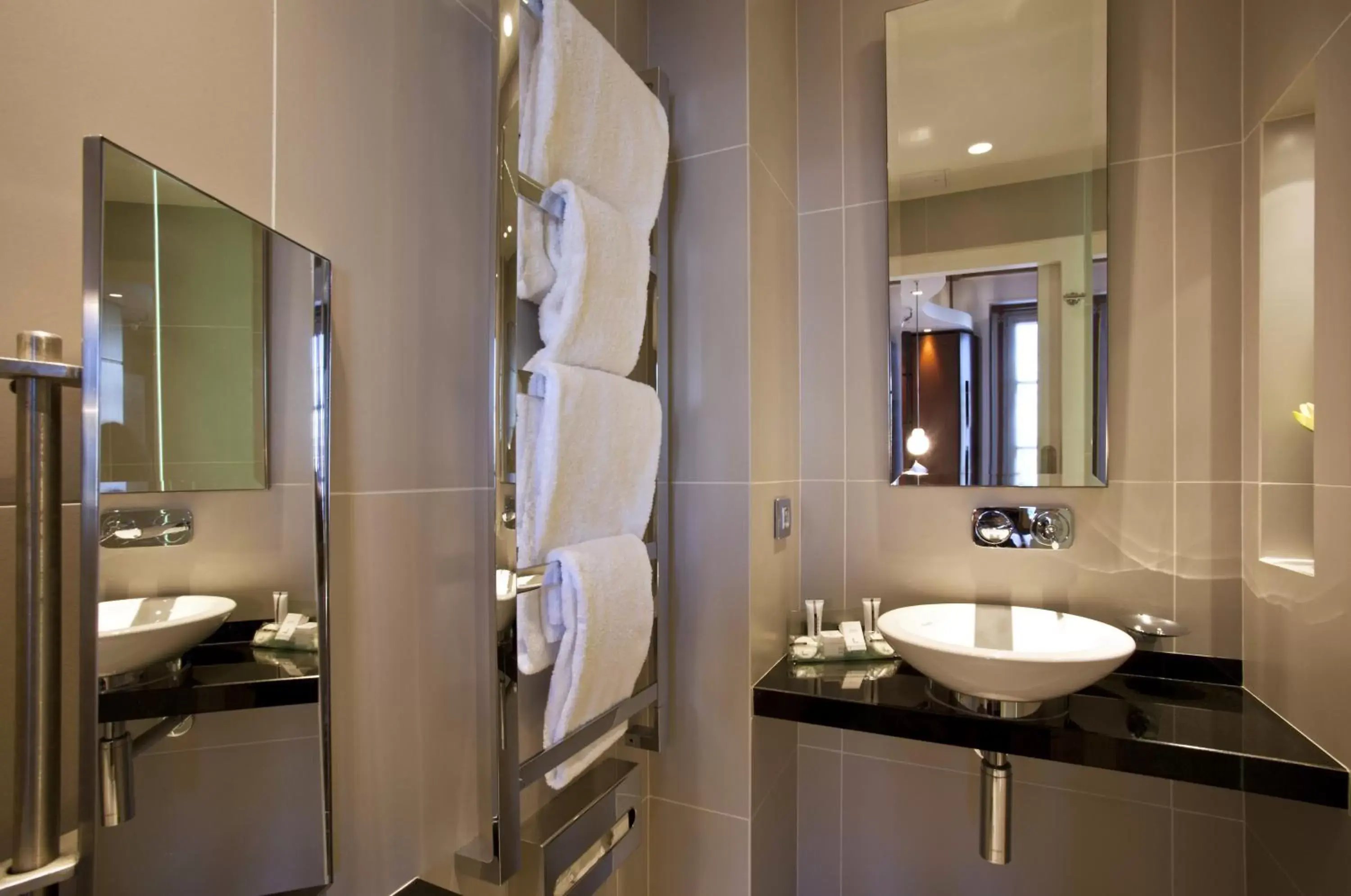 Bathroom in Select Hotel