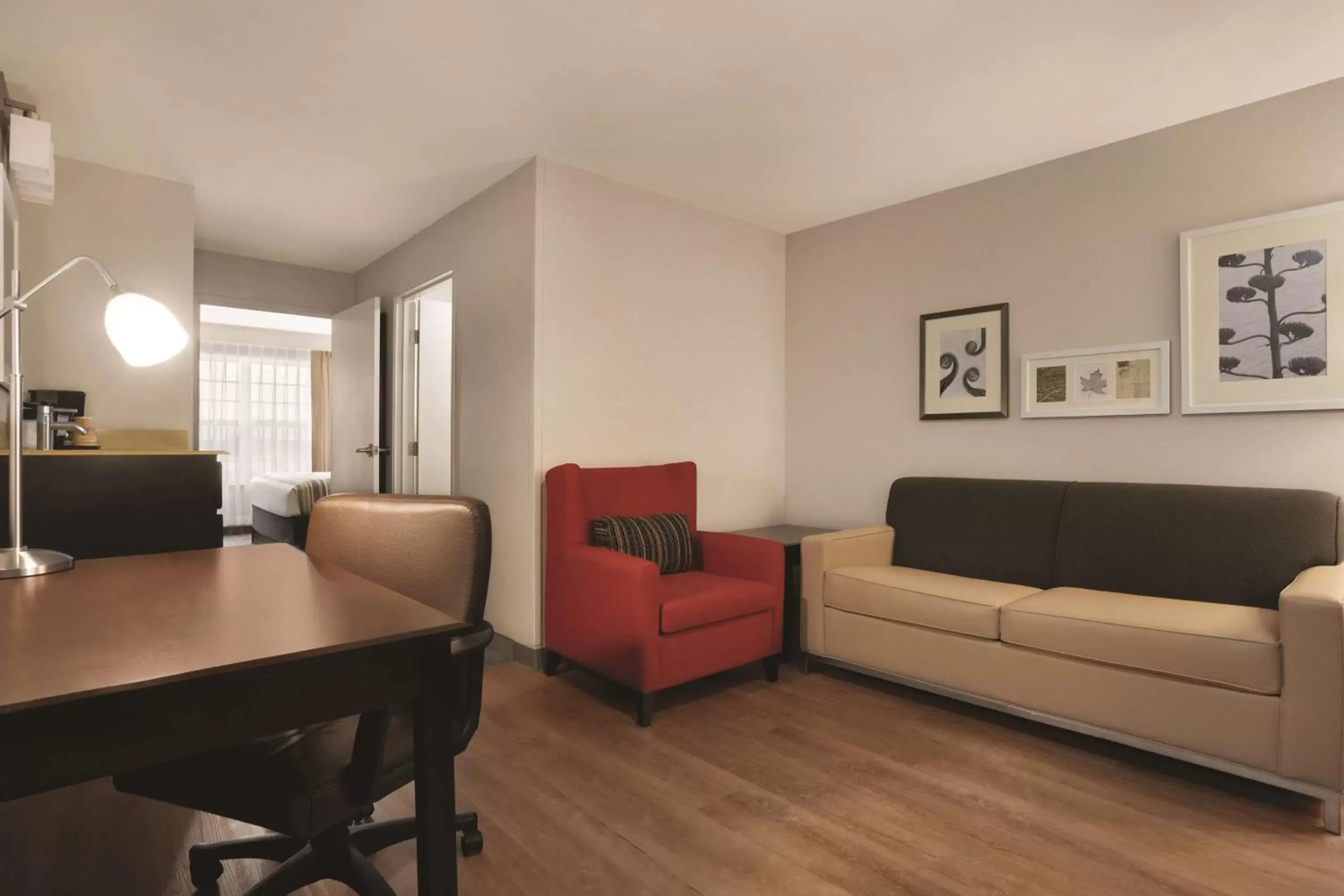 Photo of the whole room, Seating Area in Country Inn & Suites by Radisson, Bowling Green, KY