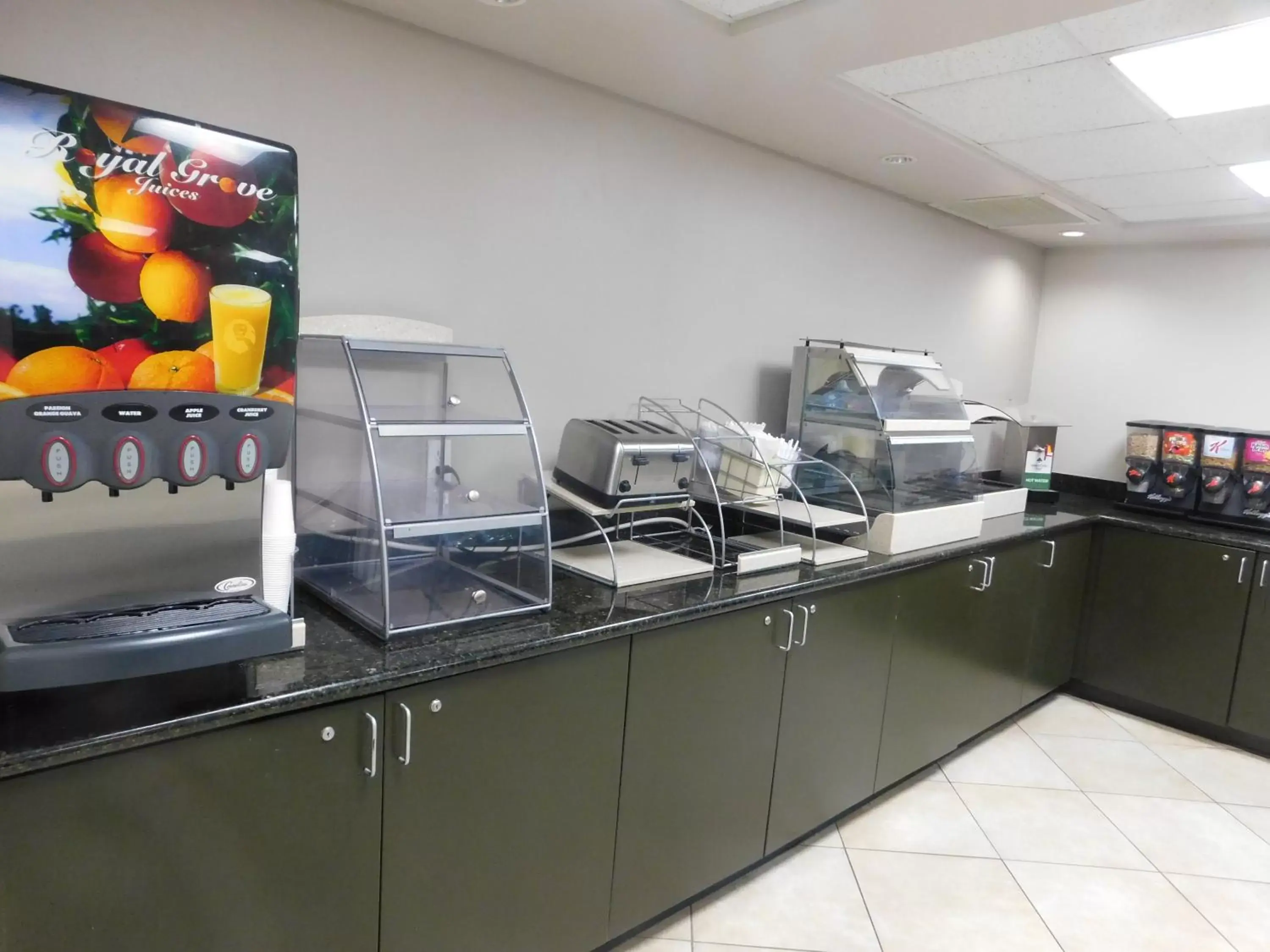 Buffet breakfast in GreenTree Inn & Suites Pinetop Buffet breakfast in GreenTree Inn & Suites Pinetop