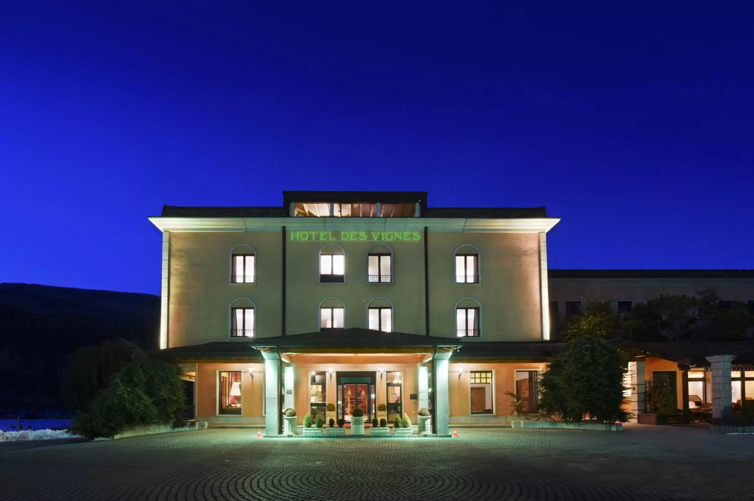 Facade/entrance, Property Building in Hôtel des Vignes