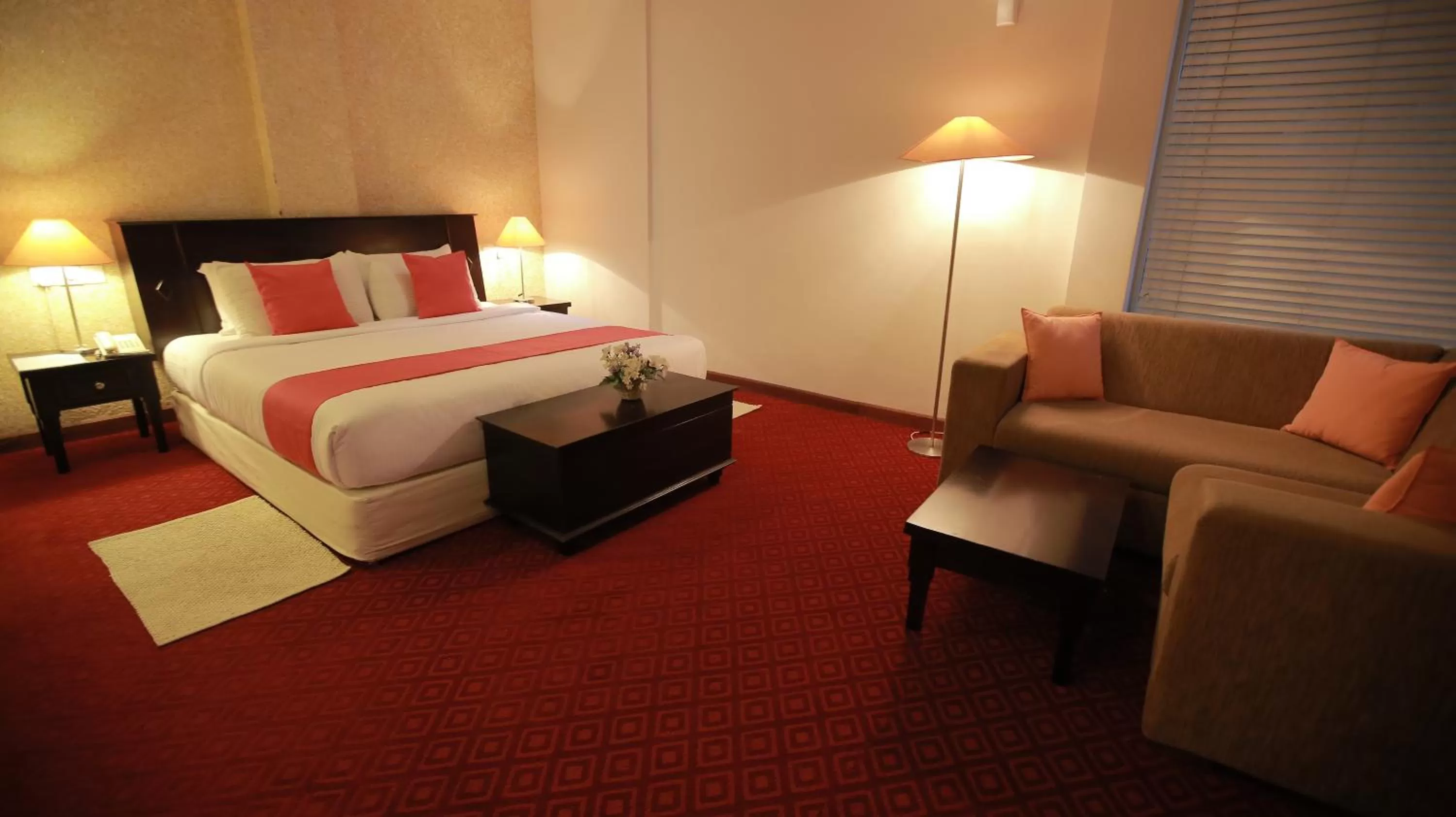 Bed in Opulent River Face Hotel