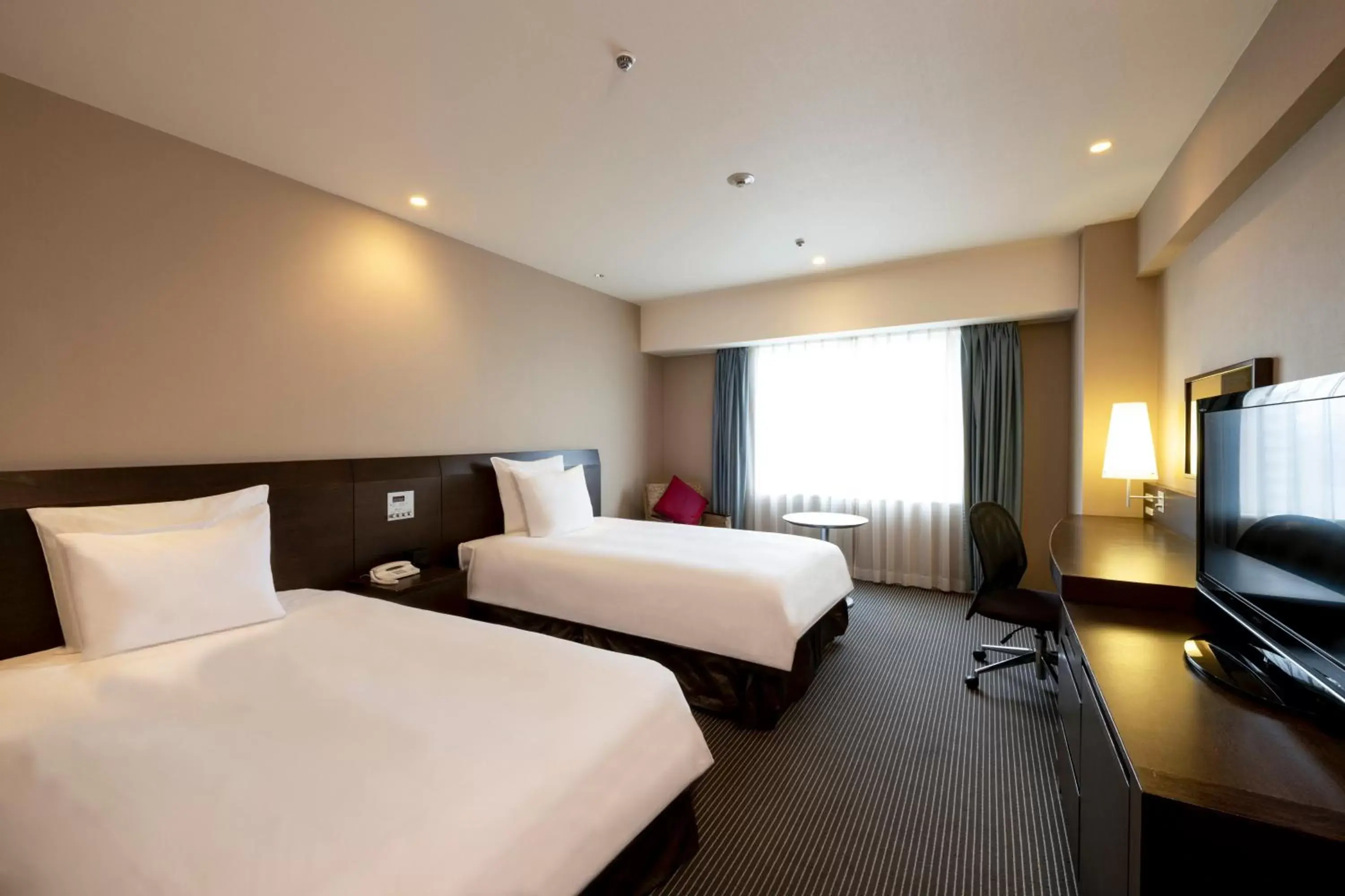 Photo of the whole room, Bed in ANA Crowne Plaza Hiroshima, an IHG Hotel