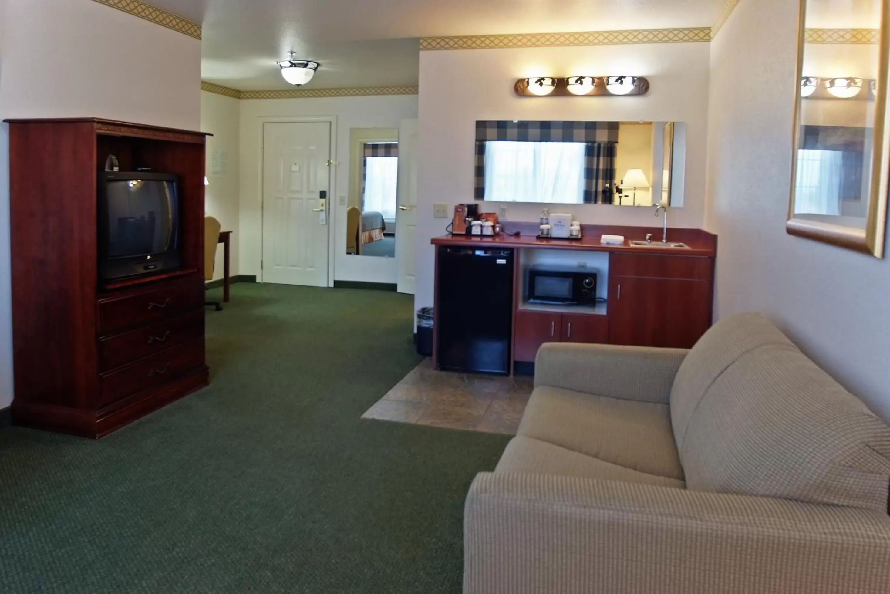 Photo of the whole room, Kitchen/Kitchenette in Holiday Inn Express Calexico, an IHG Hotel