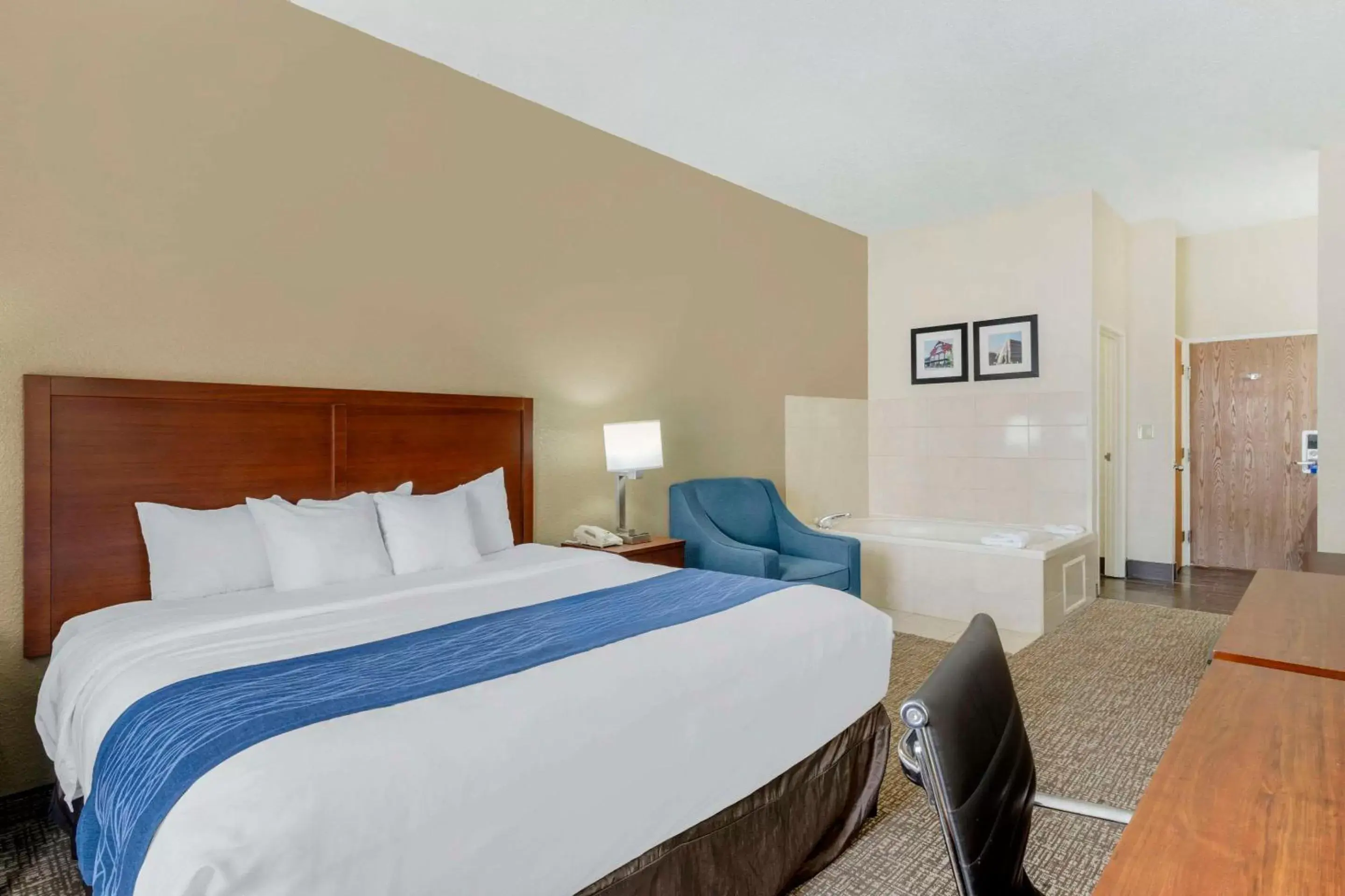 Bedroom, Bed in Comfort Inn & Suites La Grange