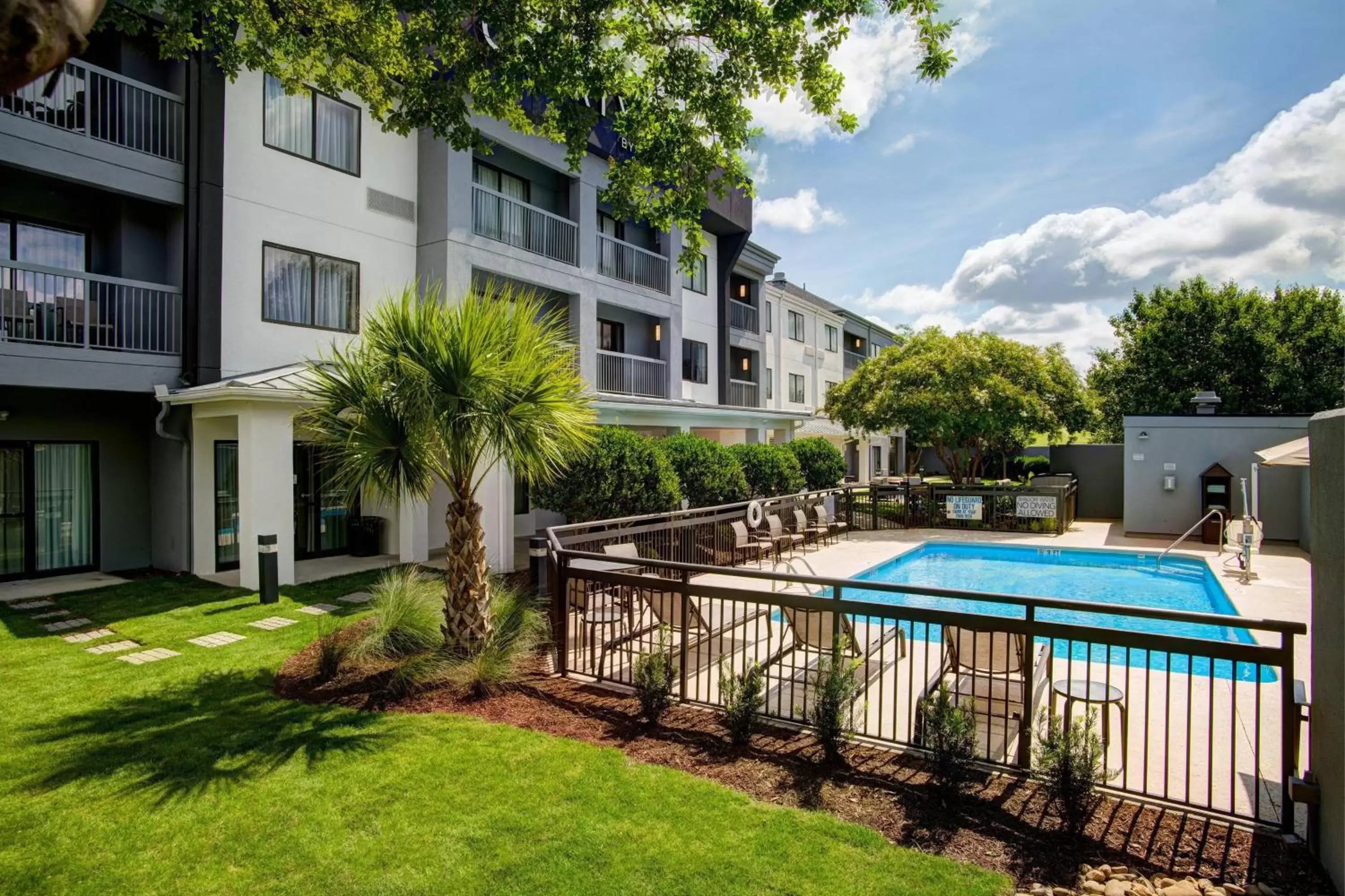 Property building, Swimming Pool in Courtyard by Marriott Columbia Northeast/Fort Jackson Area