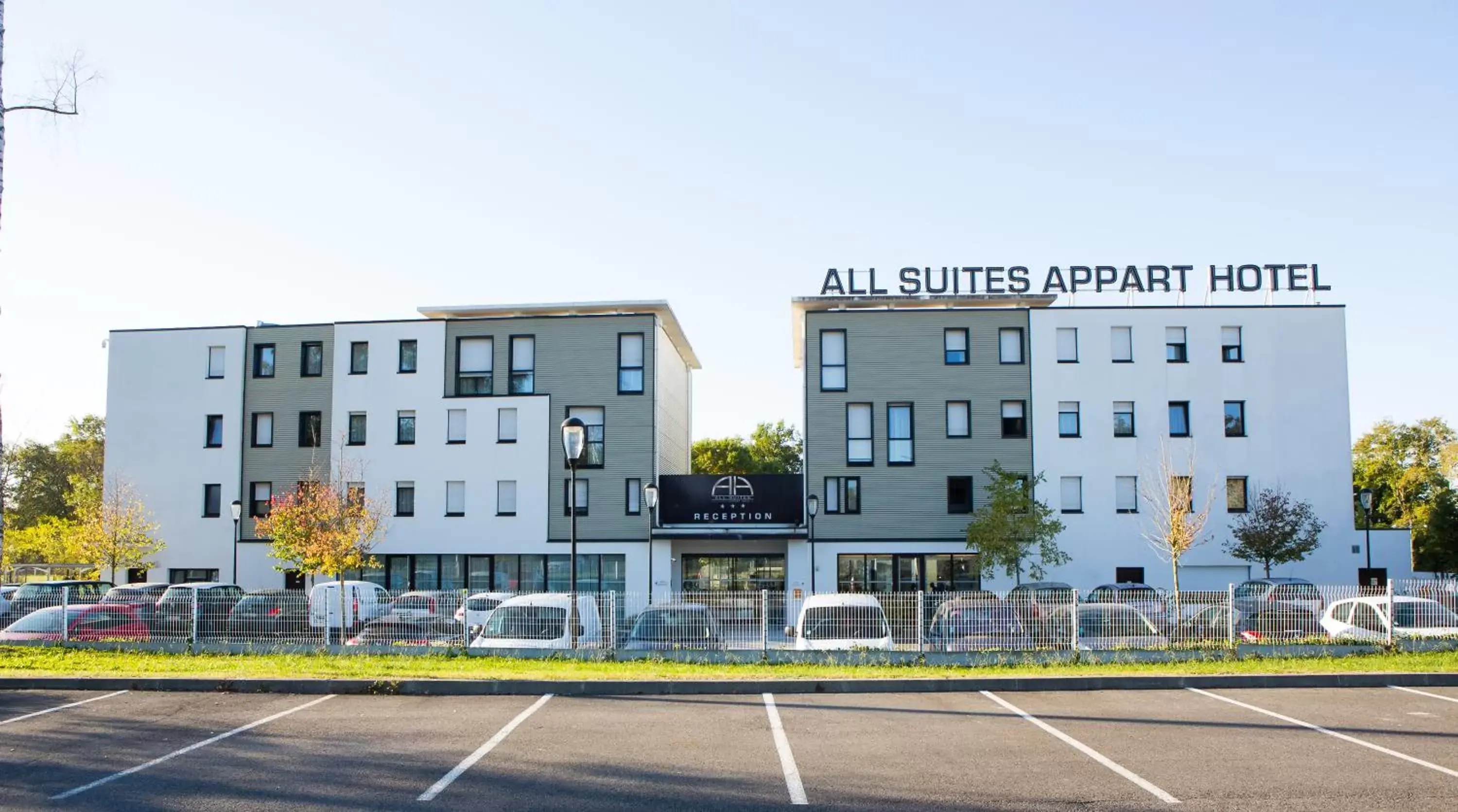 Facade/entrance, Property Building in All Suites Pau – Zénith