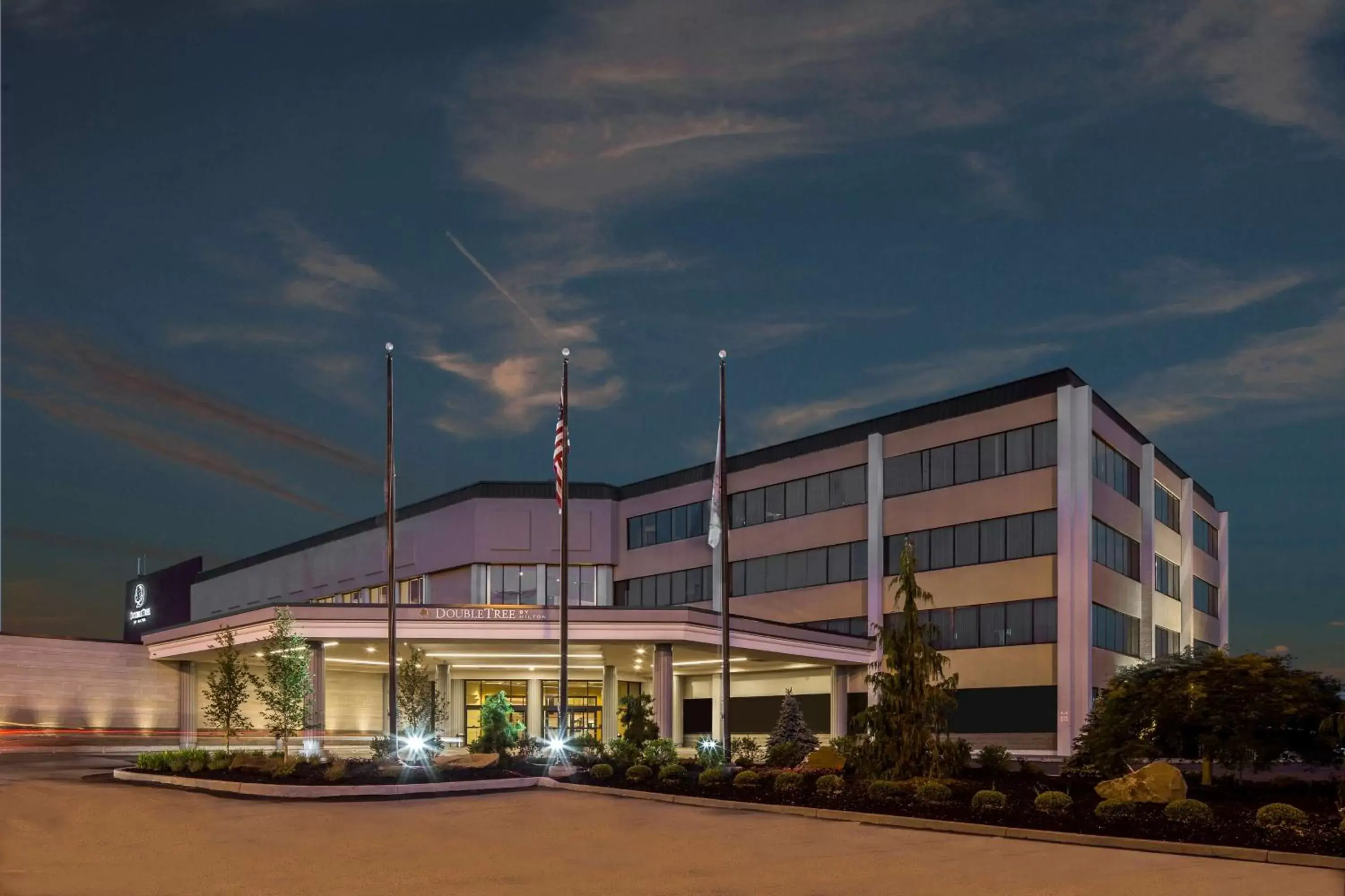 Property Building in DoubleTree by Hilton Pittsburgh - Cranberry