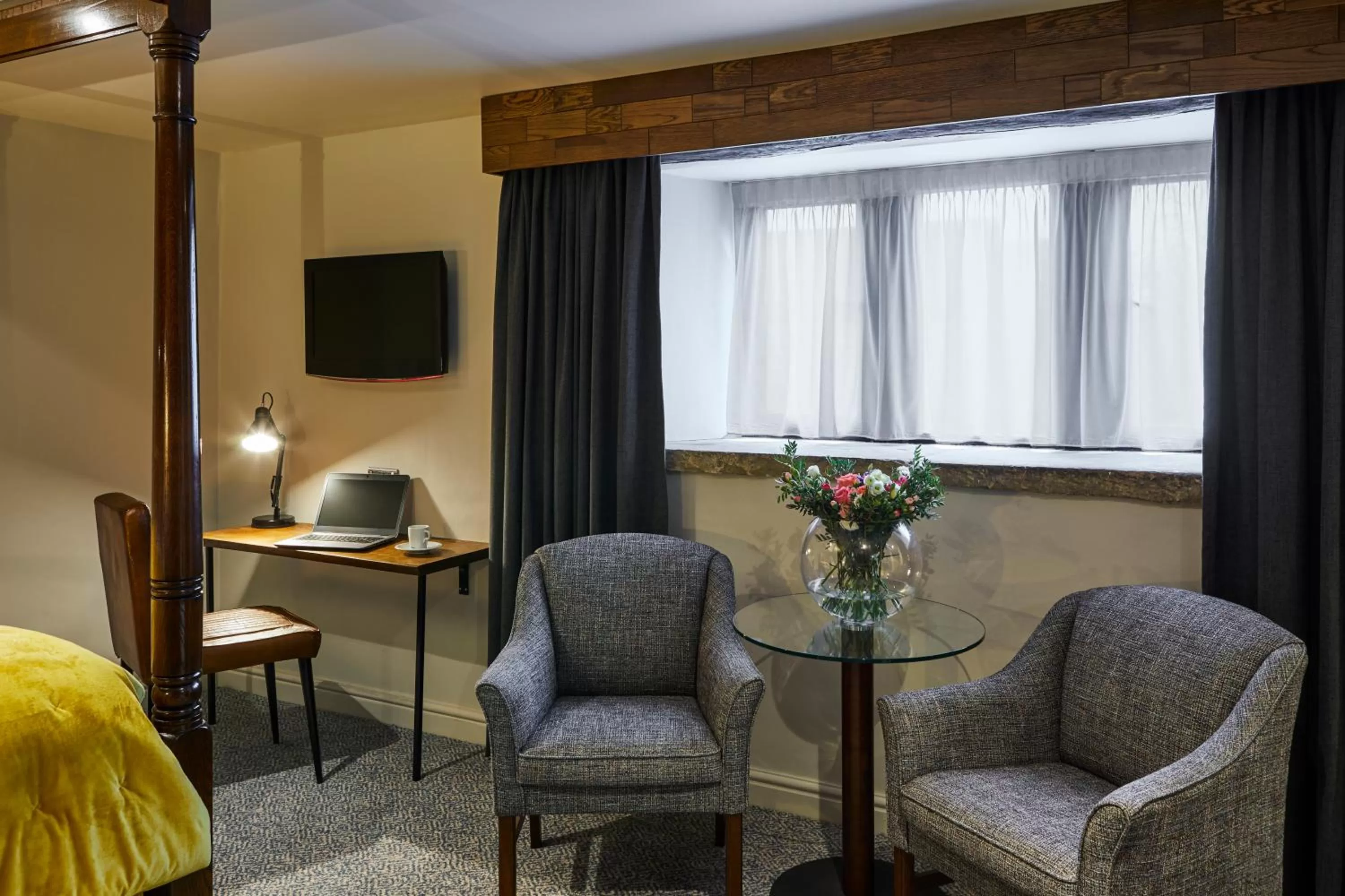 Seating area, Bed in Mercure Barnsley Tankersley Manor Hotel