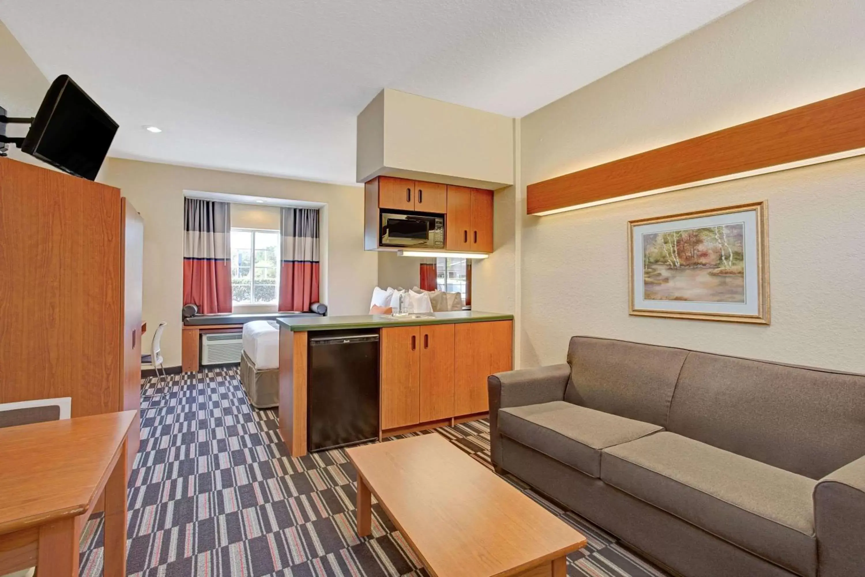 Photo of the whole room, Kitchen/Kitchenette in Microtel Inn & Suites by Wyndham Bushnell