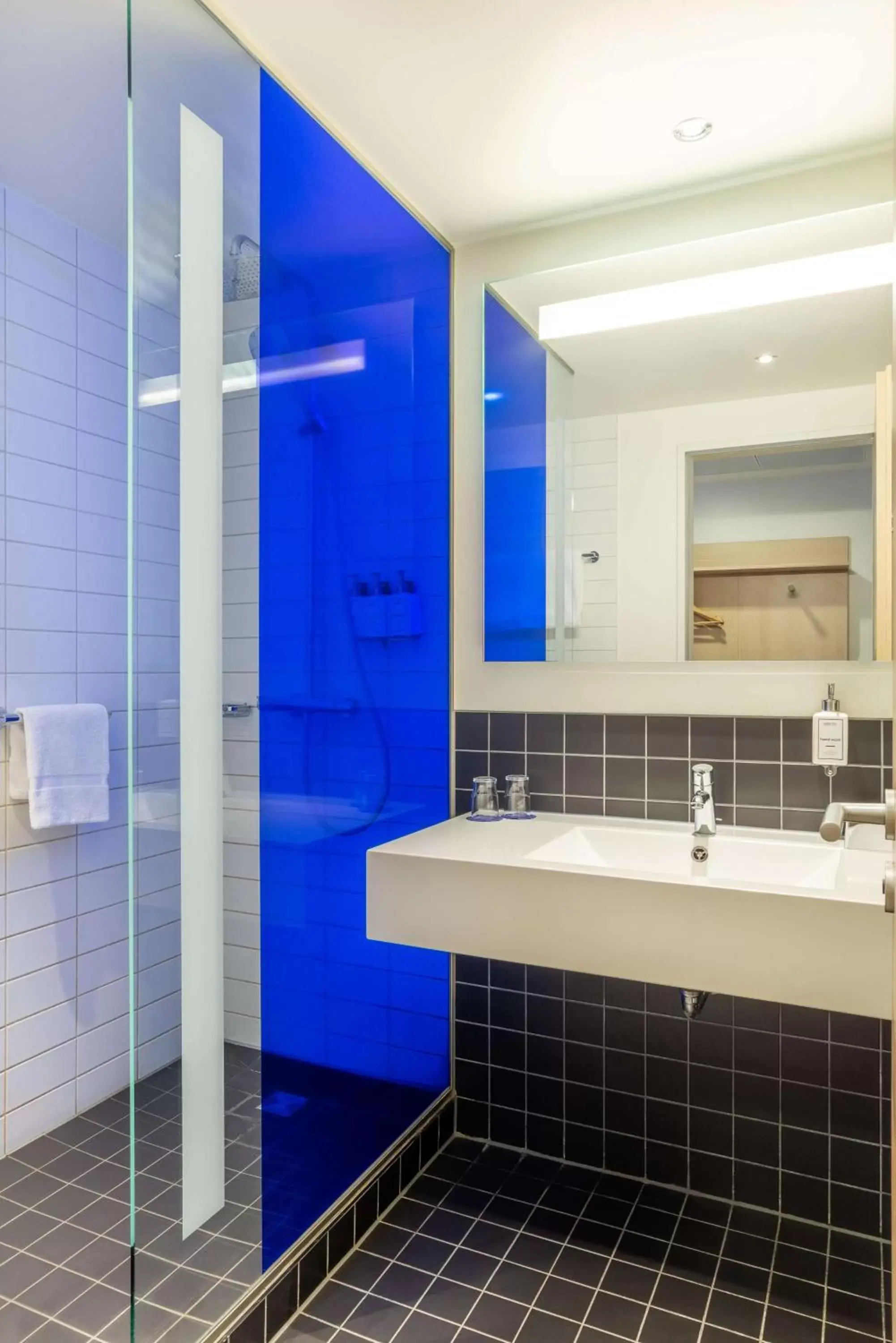 Bathroom in Park Inn by Radisson Stuttgart