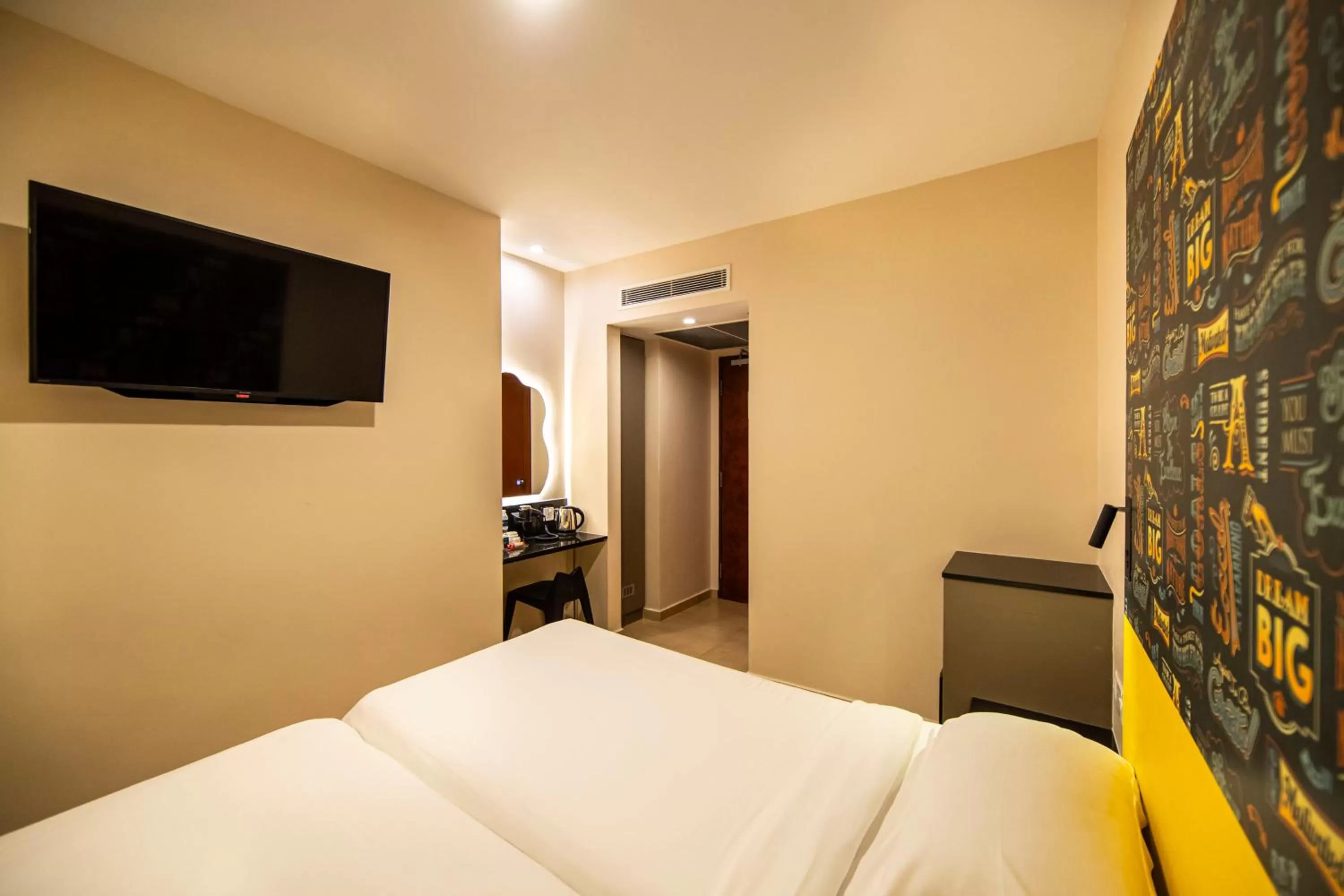 Photo of the whole room, Bed in Fragrance Hotel - Oasis