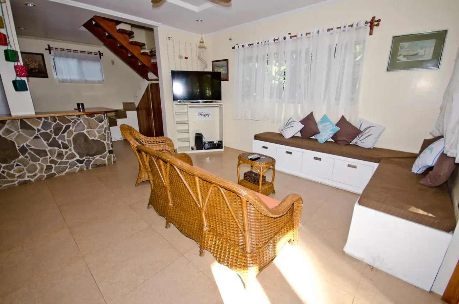 Living room in Mike's Dauin Dive Resort