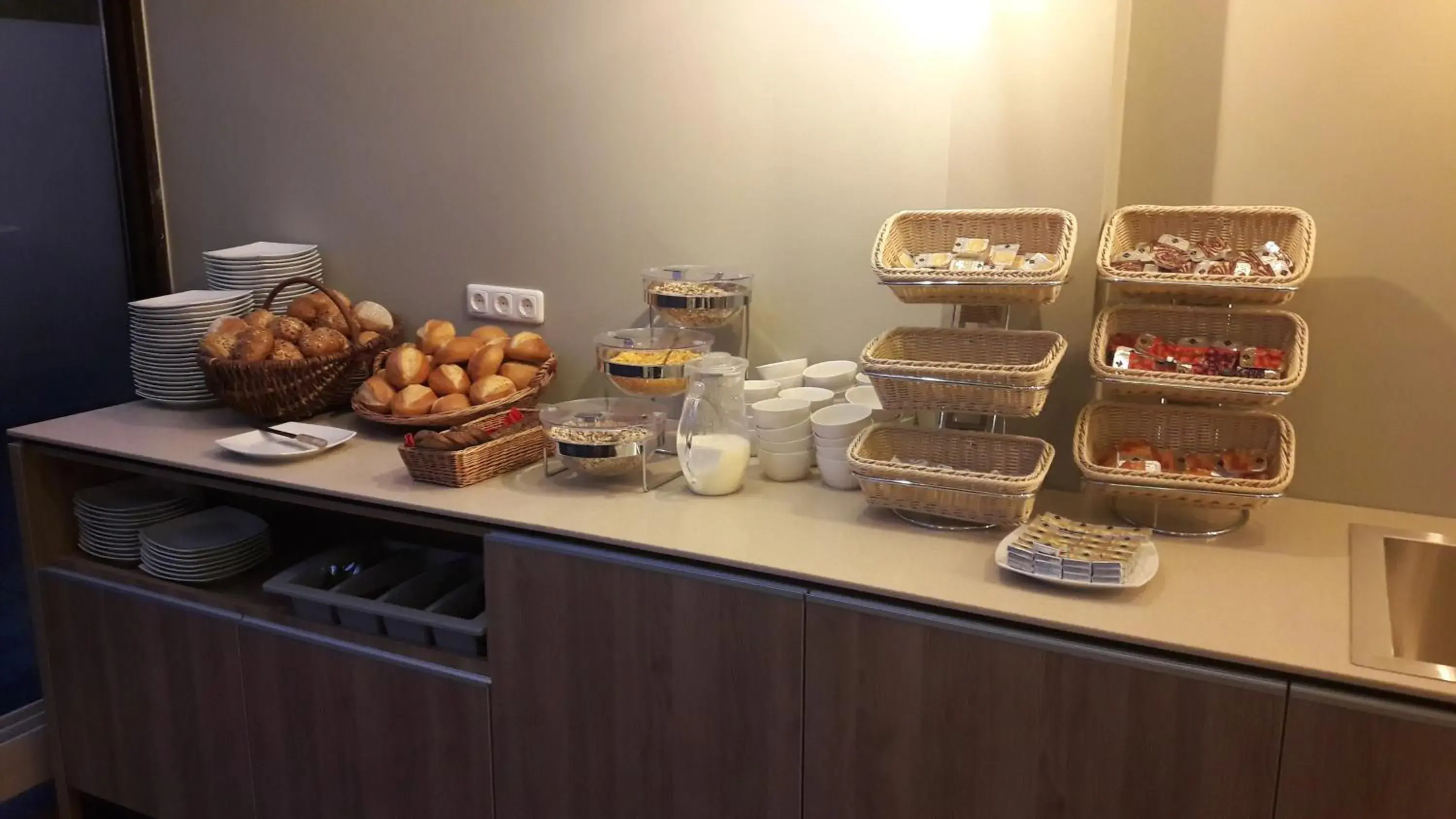 Continental breakfast, Food in Hotel am Park