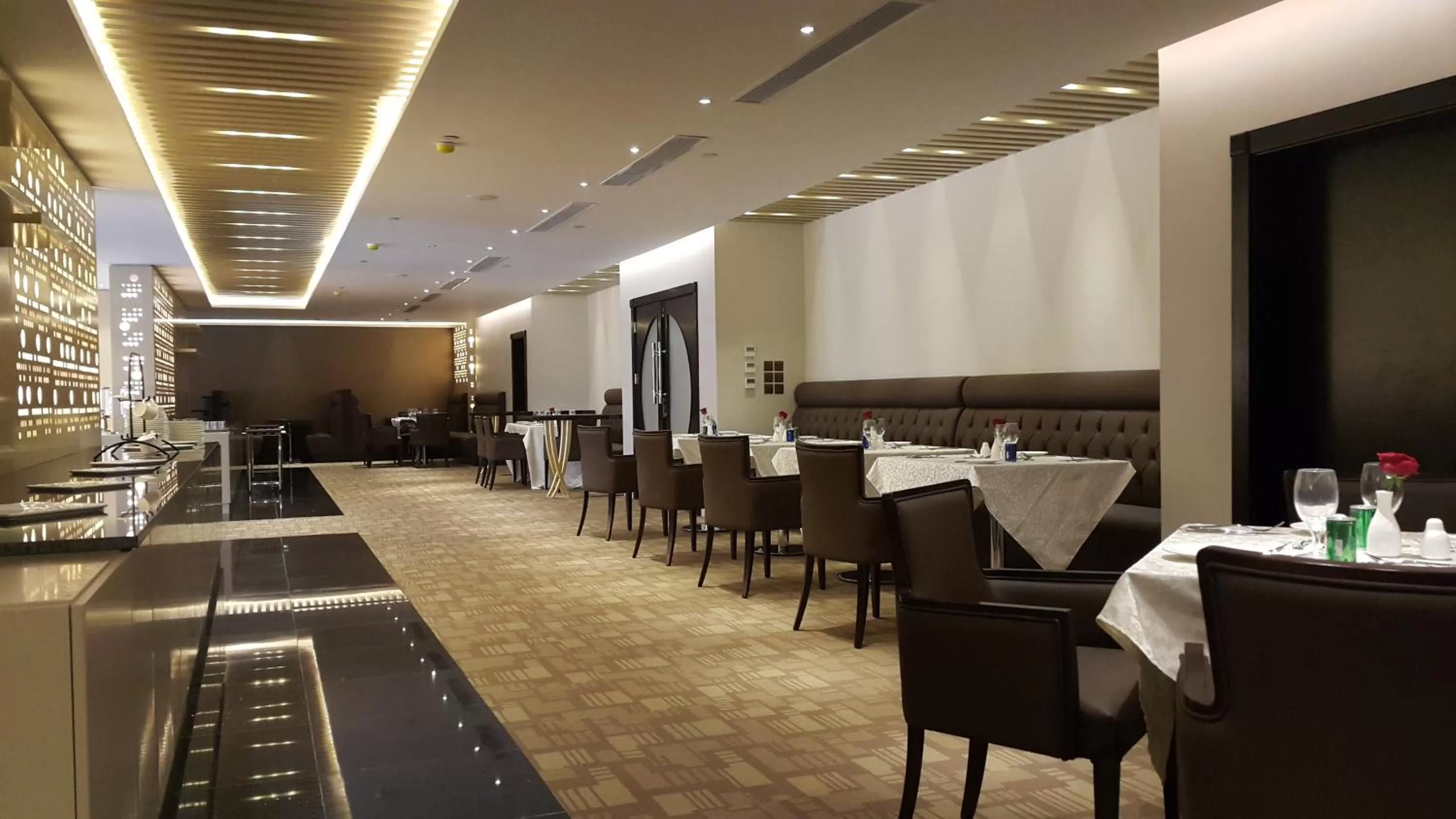 Restaurant/Places to Eat in Western Lamar Hotel