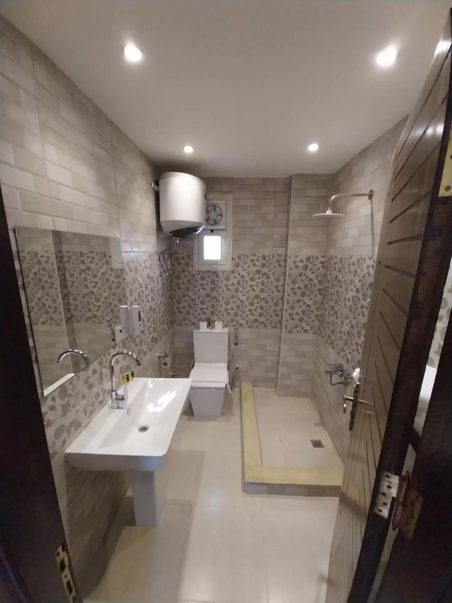 Shower, Bathroom in Eagles Pyramids View