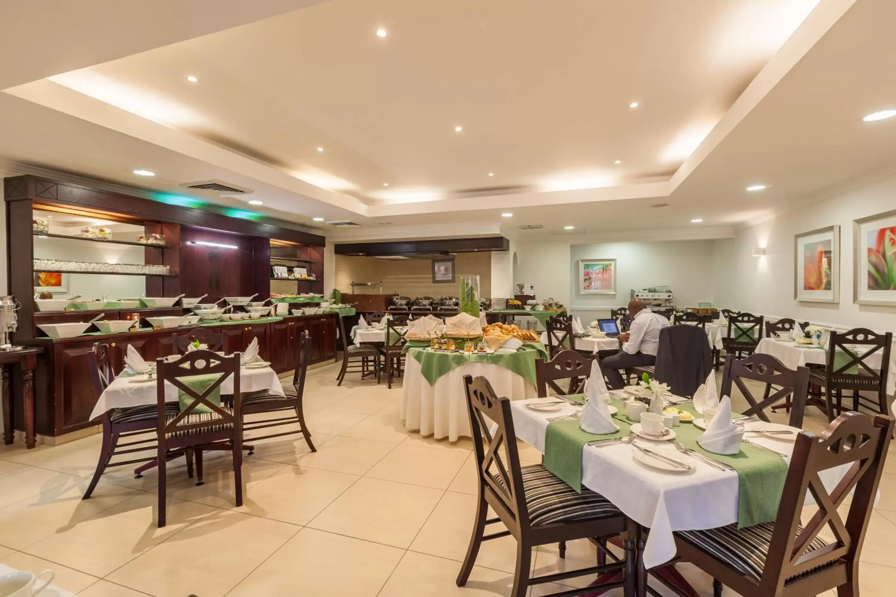 Restaurant/Places to Eat in Courtyard Hotel Rosebank